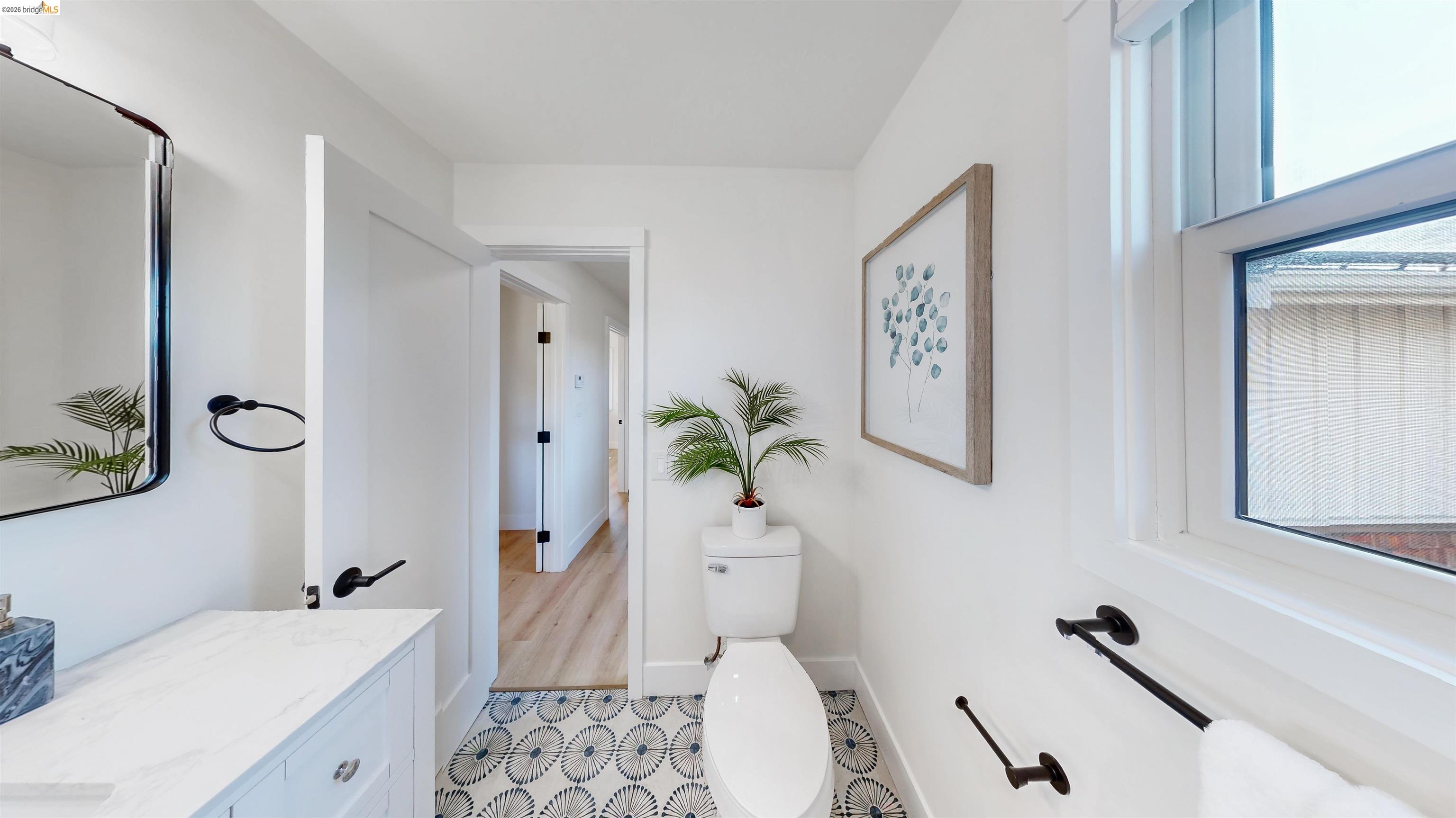 Detail Gallery Image 26 of 39 For 712 Masonic, Albany,  CA 94706 - 3 Beds | 2/1 Baths