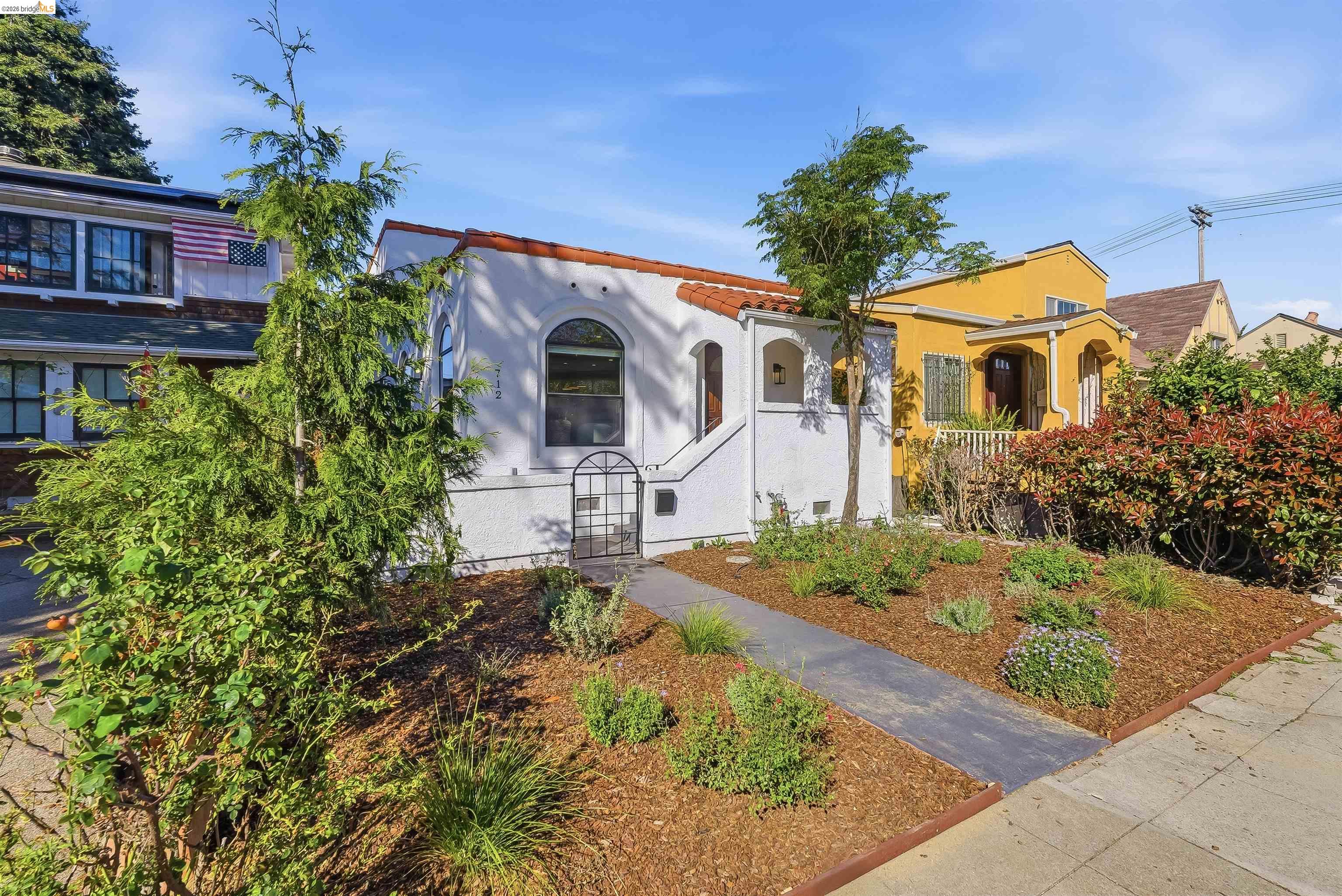 Detail Gallery Image 29 of 39 For 712 Masonic, Albany,  CA 94706 - 3 Beds | 2/1 Baths