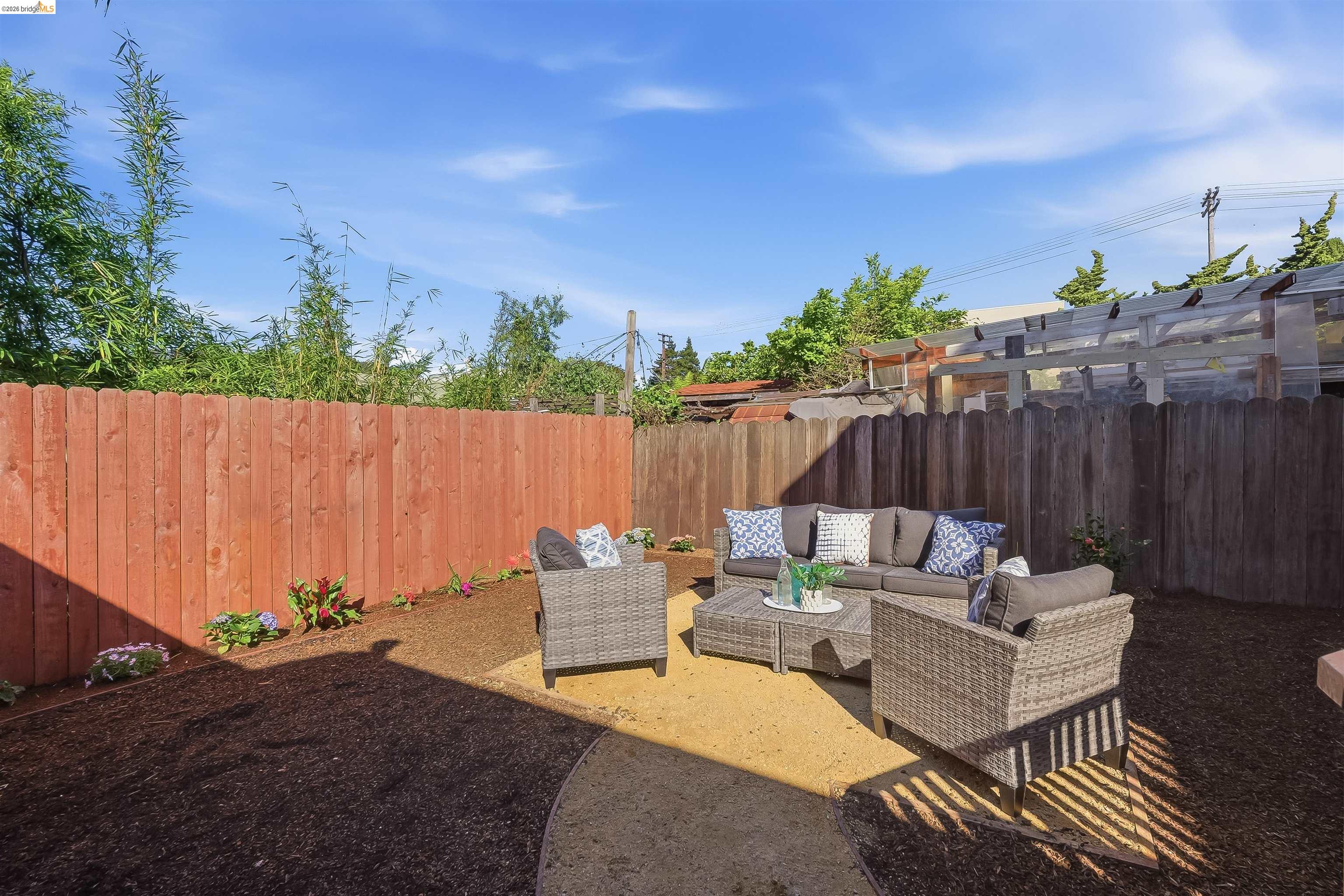 Detail Gallery Image 31 of 39 For 712 Masonic, Albany,  CA 94706 - 3 Beds | 2/1 Baths