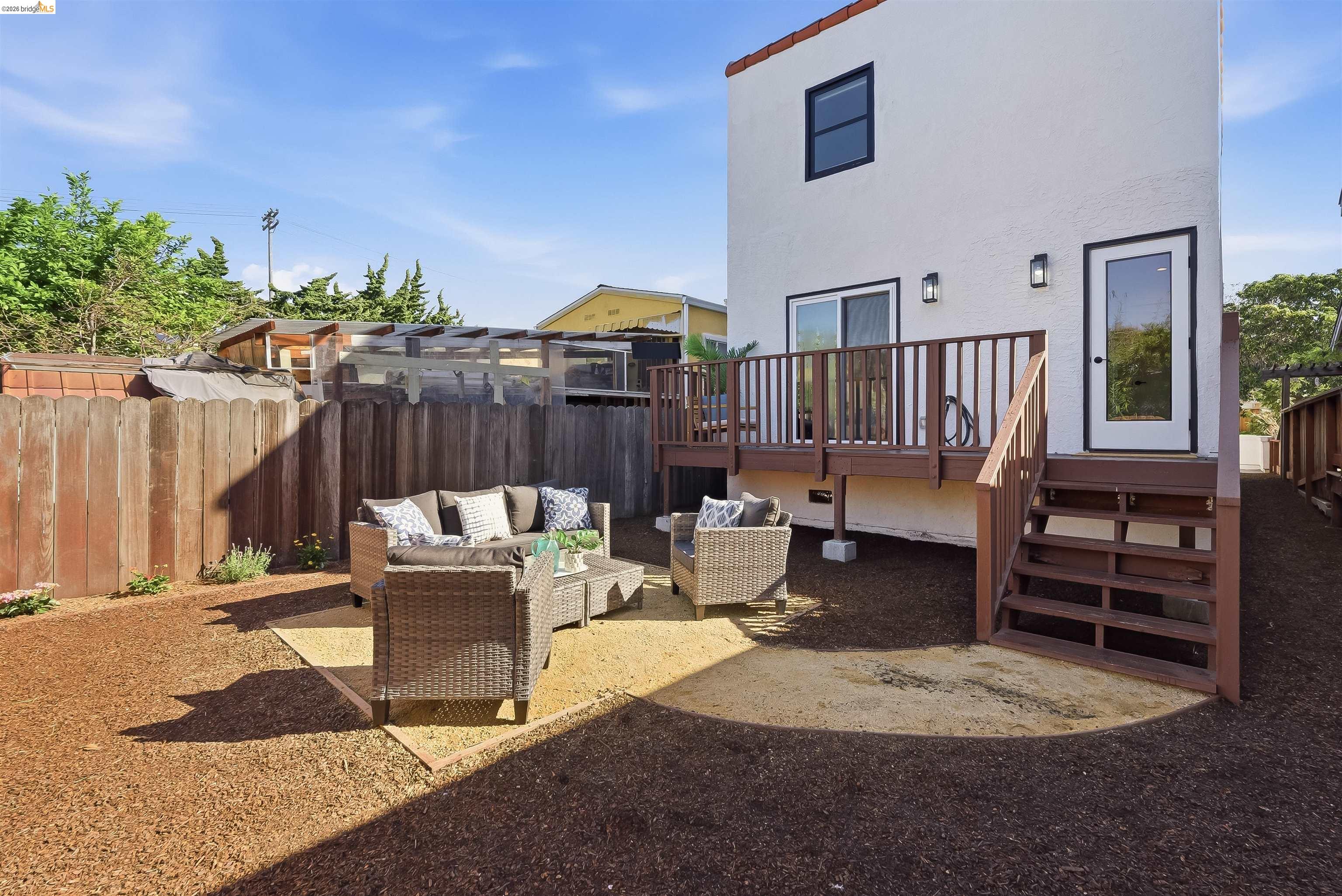 Detail Gallery Image 32 of 39 For 712 Masonic, Albany,  CA 94706 - 3 Beds | 2/1 Baths