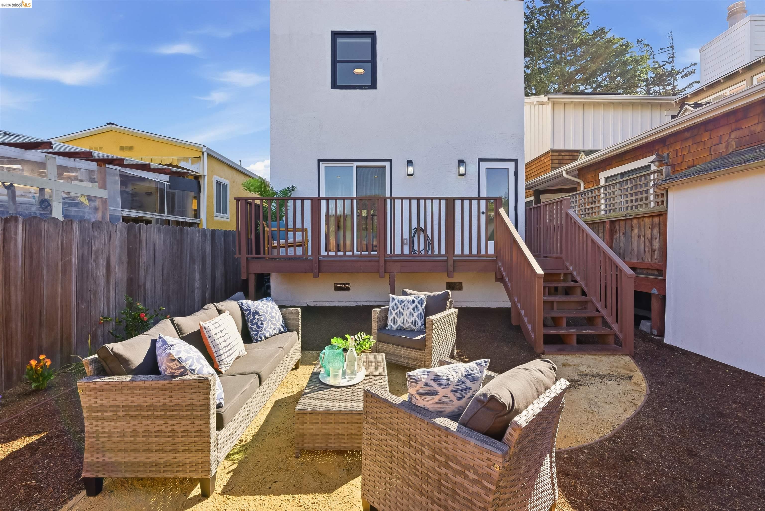 Detail Gallery Image 33 of 39 For 712 Masonic, Albany,  CA 94706 - 3 Beds | 2/1 Baths