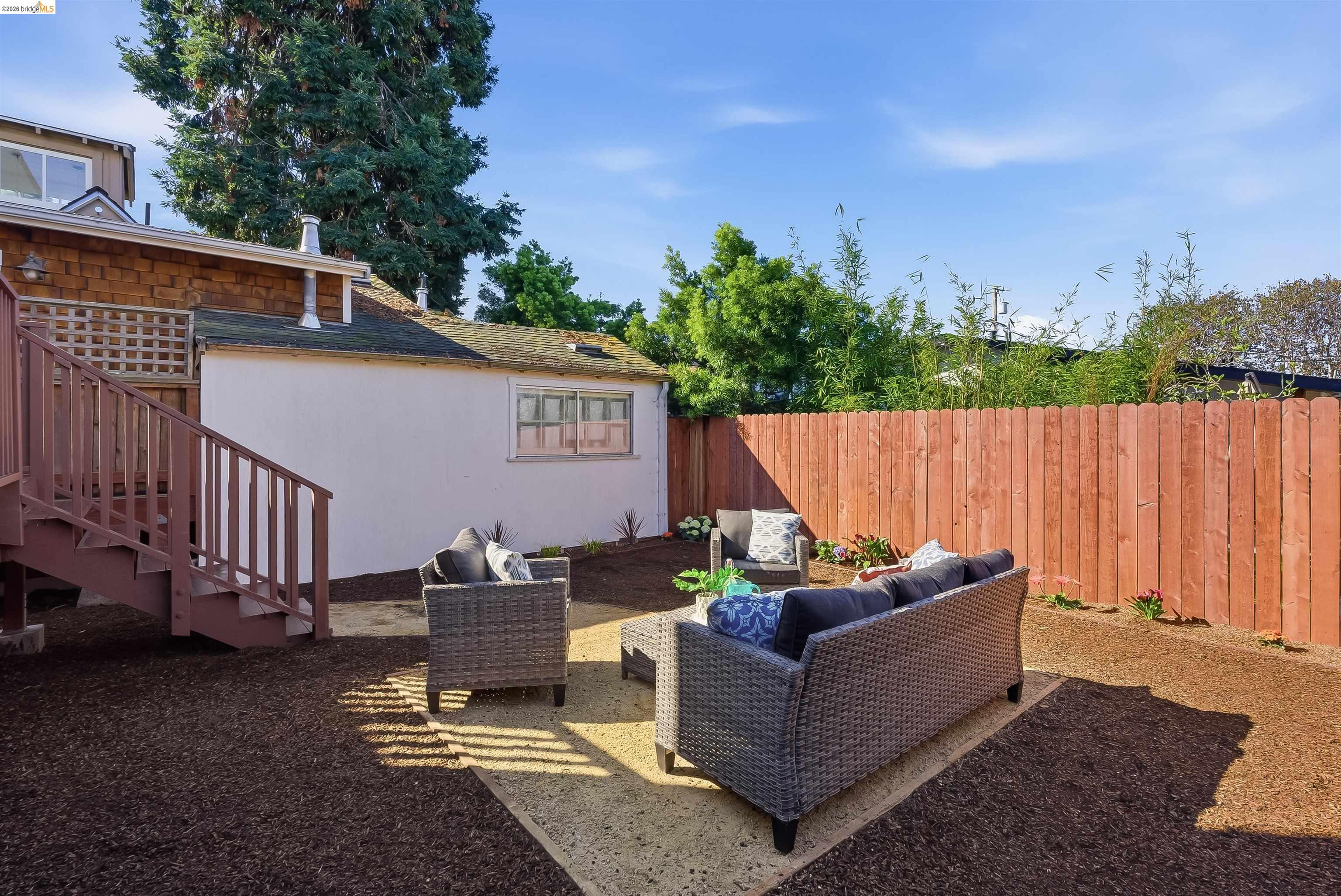 Detail Gallery Image 34 of 39 For 712 Masonic, Albany,  CA 94706 - 3 Beds | 2/1 Baths