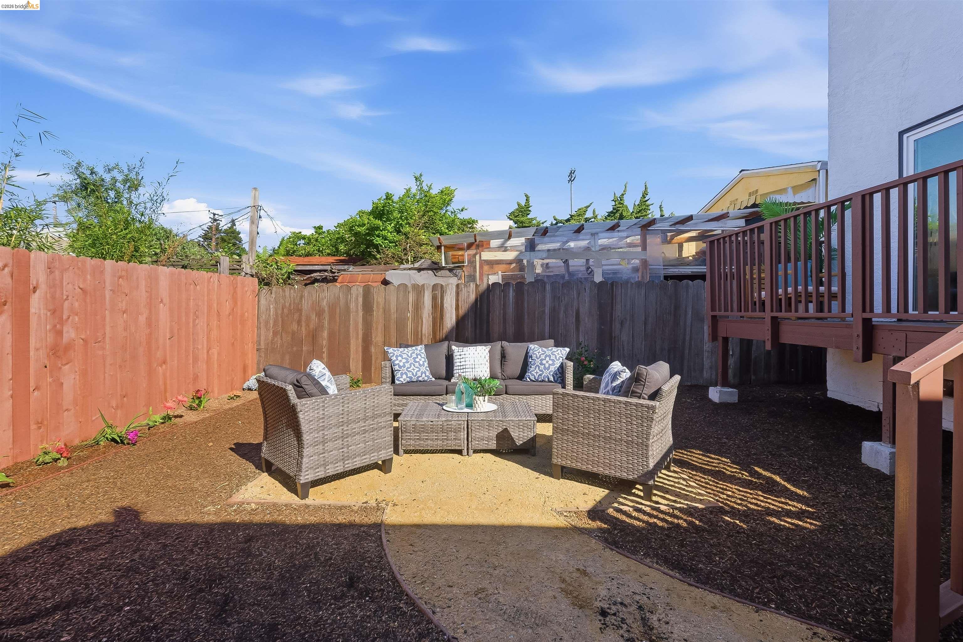 Detail Gallery Image 36 of 39 For 712 Masonic, Albany,  CA 94706 - 3 Beds | 2/1 Baths