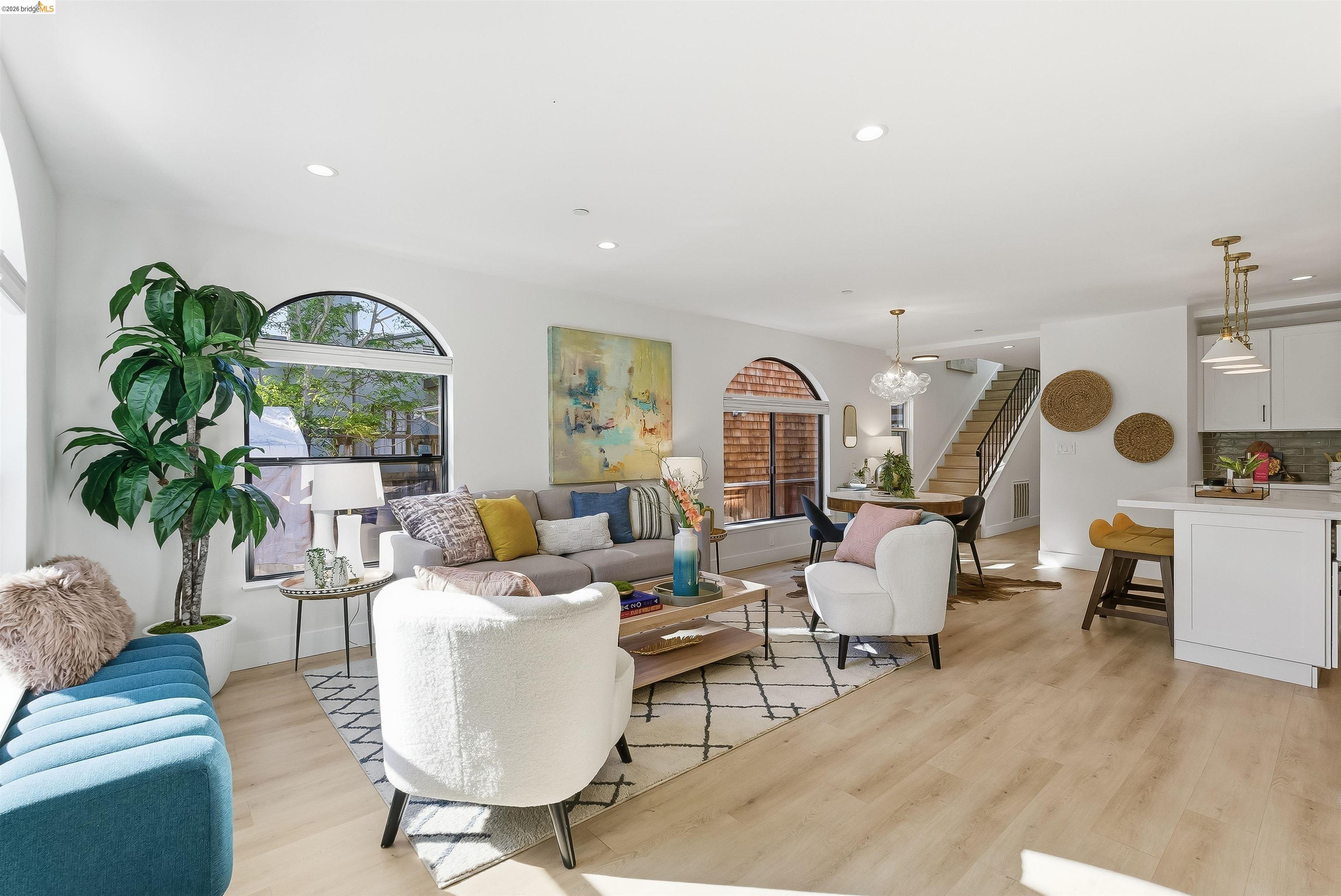 Detail Gallery Image 5 of 39 For 712 Masonic, Albany,  CA 94706 - 3 Beds | 2/1 Baths