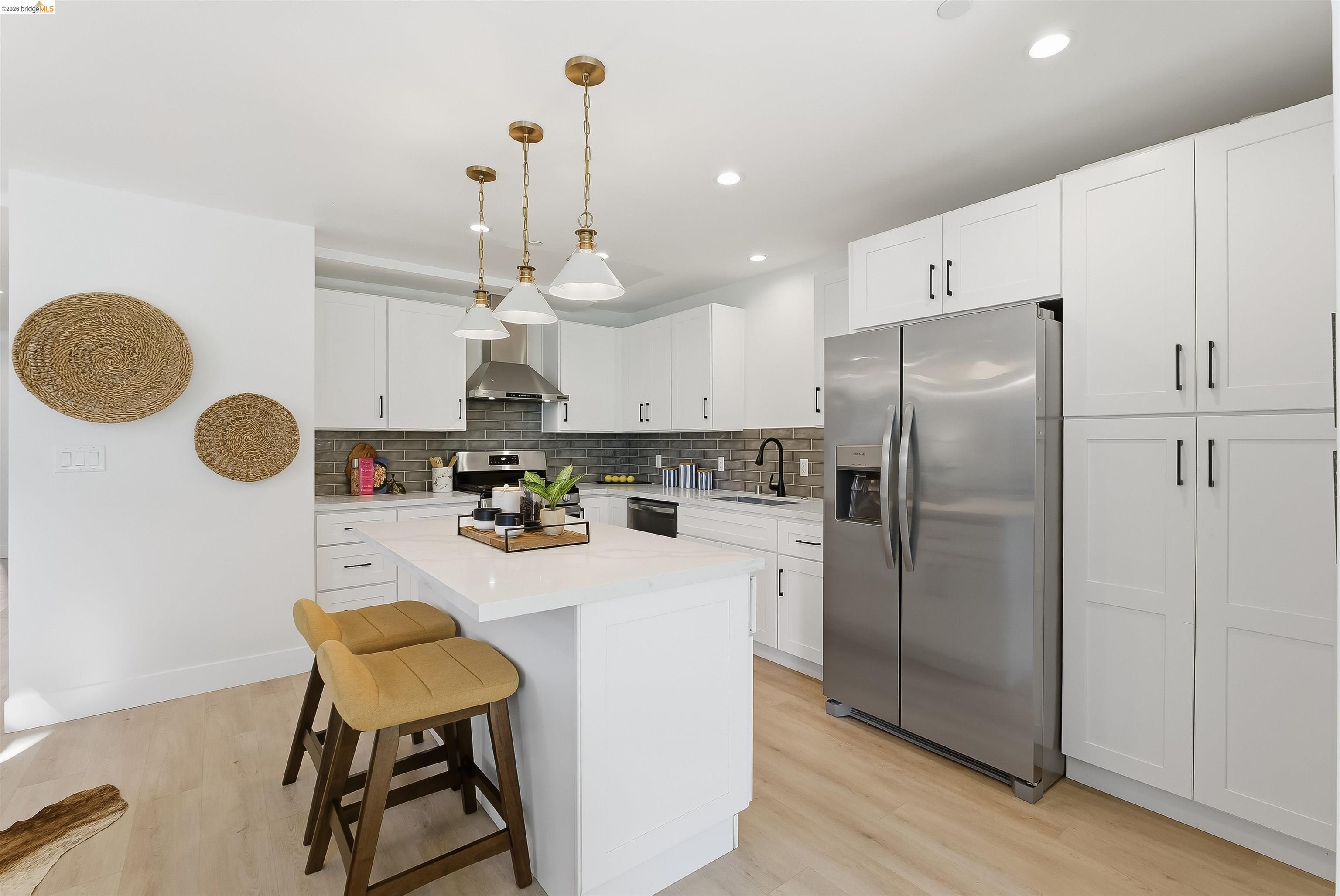 Detail Gallery Image 6 of 39 For 712 Masonic, Albany,  CA 94706 - 3 Beds | 2/1 Baths