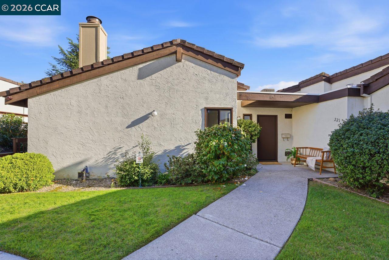 Detail Gallery Image 3 of 27 For 221 Tangerine Ct, San Ramon,  CA 94583 - 2 Beds | 2 Baths