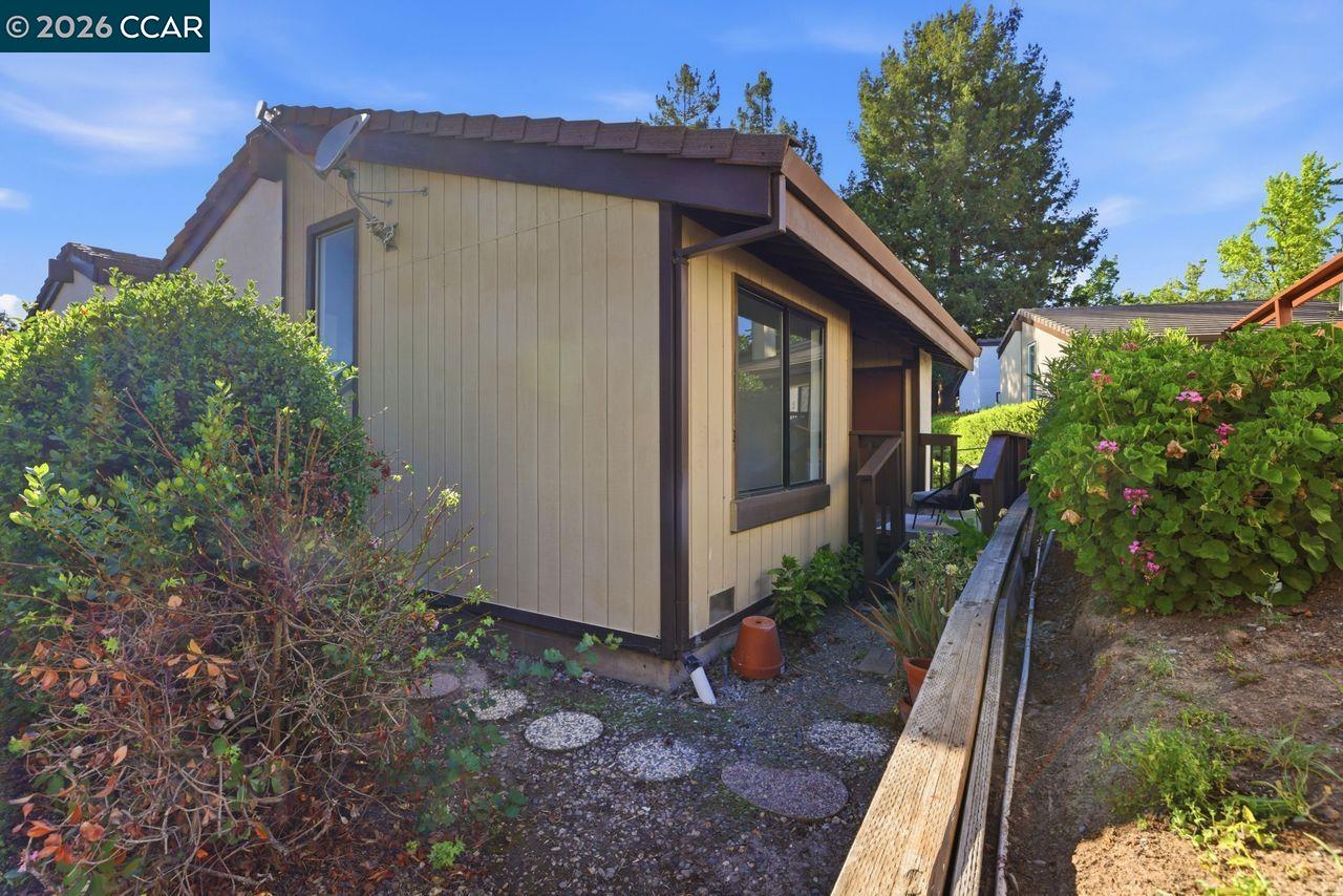 Detail Gallery Image 23 of 27 For 221 Tangerine Ct, San Ramon,  CA 94583 - 2 Beds | 2 Baths