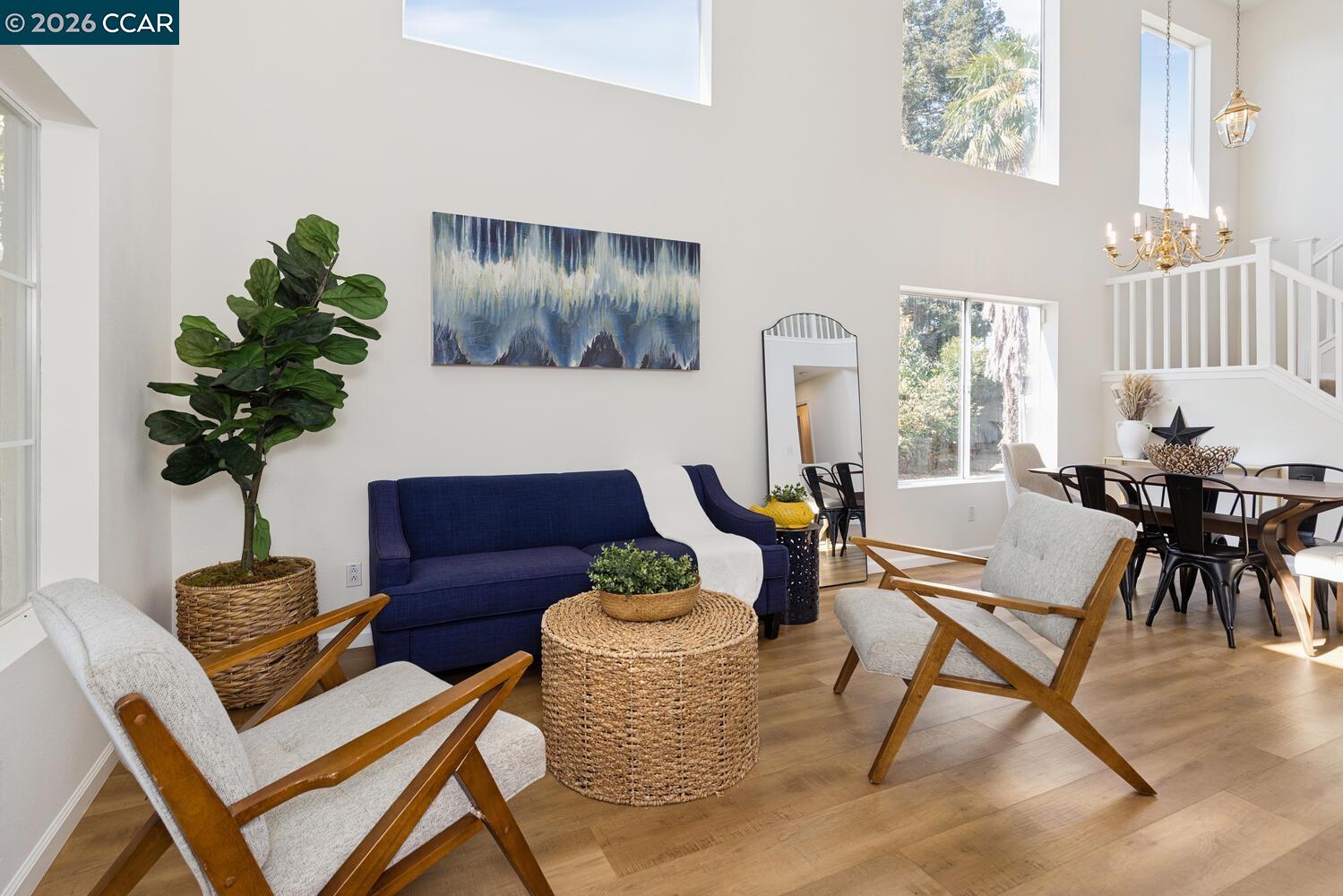 Detail Gallery Image 8 of 35 For 592 Ross Circle, Martinez,  CA 94553 - 5 Beds | 3 Baths