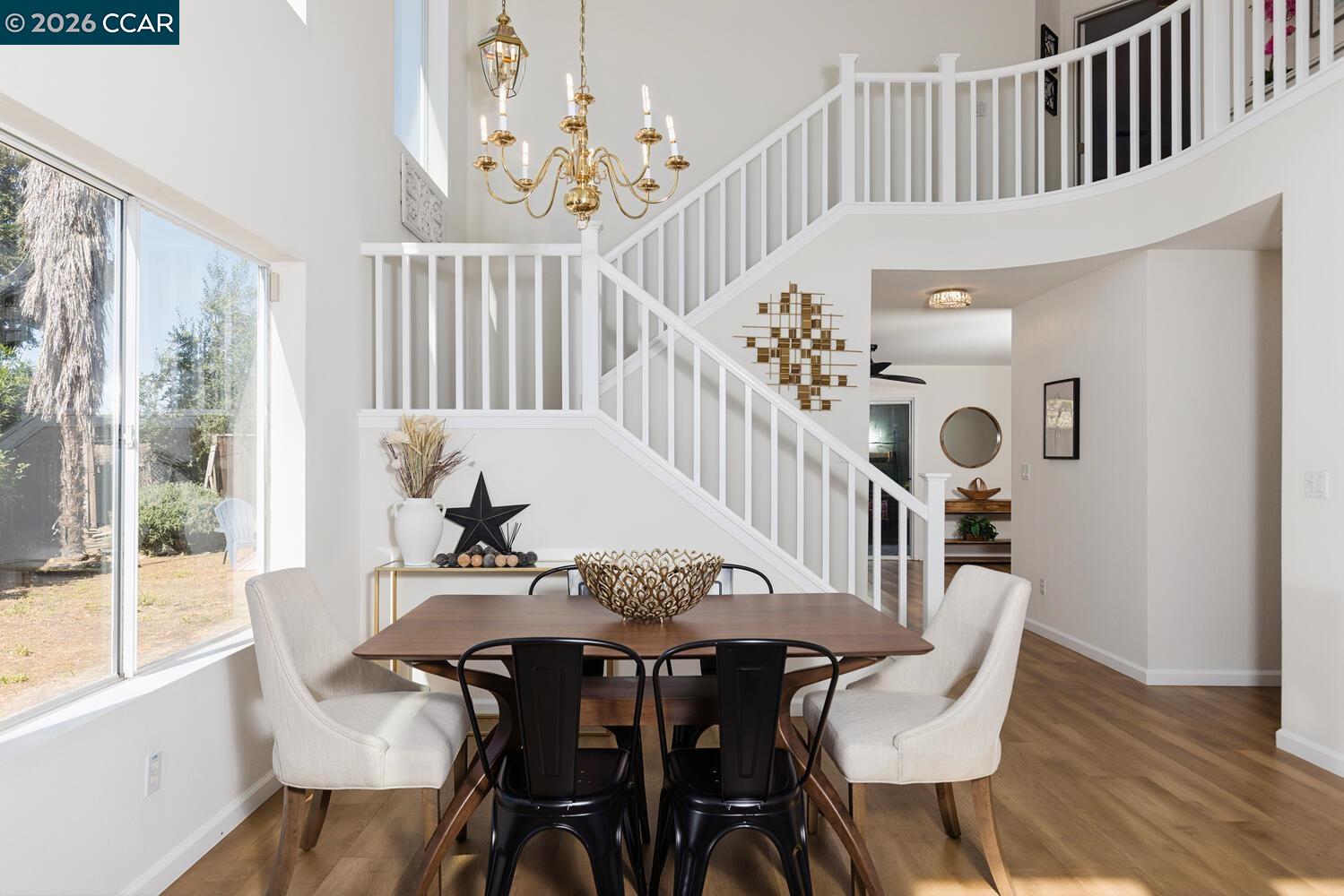 Detail Gallery Image 9 of 35 For 592 Ross Circle, Martinez,  CA 94553 - 5 Beds | 3 Baths