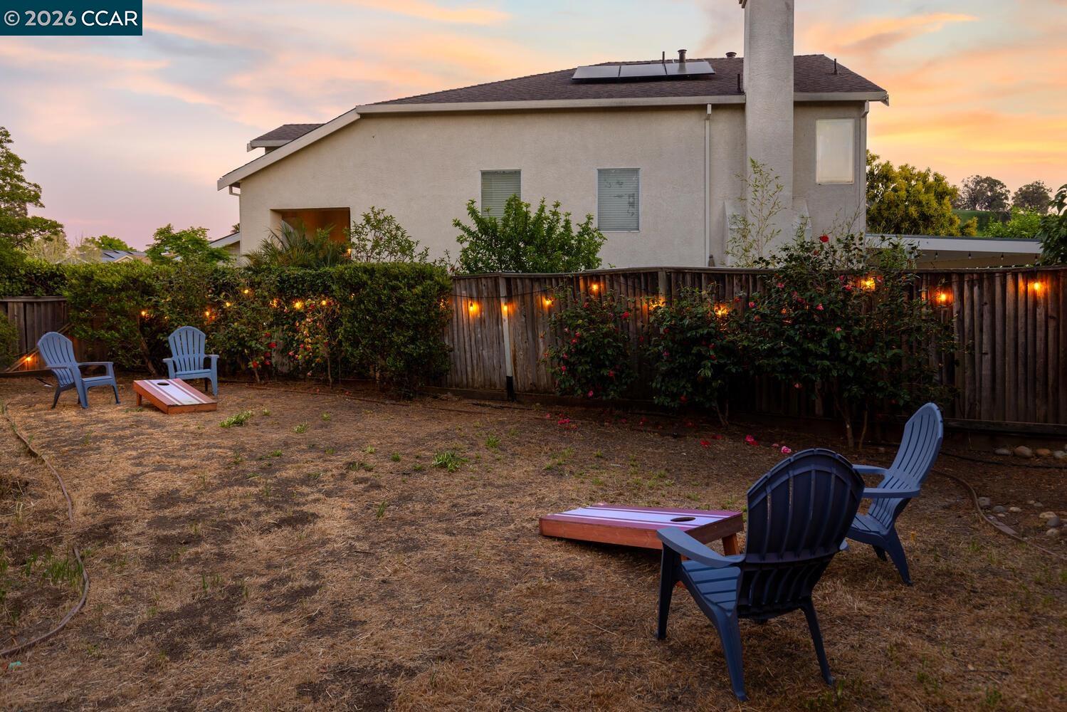 Detail Gallery Image 3 of 35 For 592 Ross Circle, Martinez,  CA 94553 - 5 Beds | 3 Baths