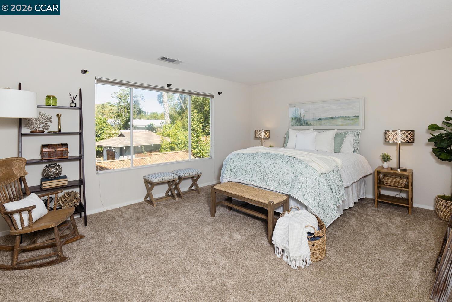 Detail Gallery Image 20 of 35 For 592 Ross Circle, Martinez,  CA 94553 - 5 Beds | 3 Baths