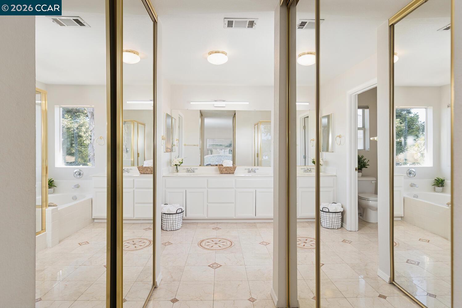 Detail Gallery Image 23 of 35 For 592 Ross Circle, Martinez,  CA 94553 - 5 Beds | 3 Baths