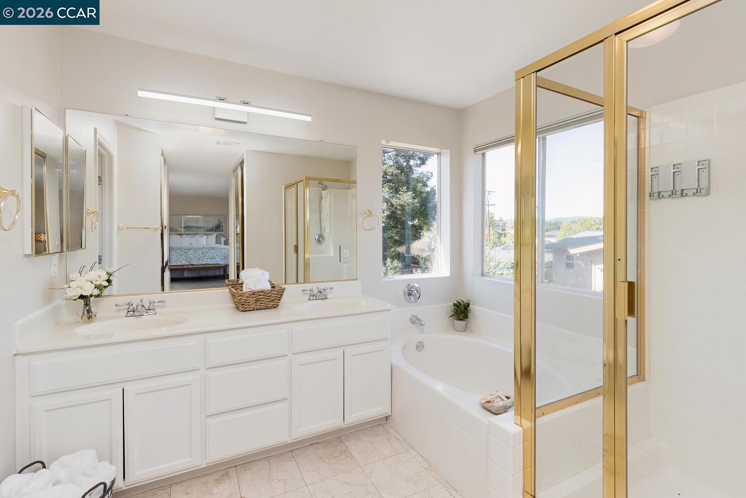 Detail Gallery Image 24 of 35 For 592 Ross Circle, Martinez,  CA 94553 - 5 Beds | 3 Baths