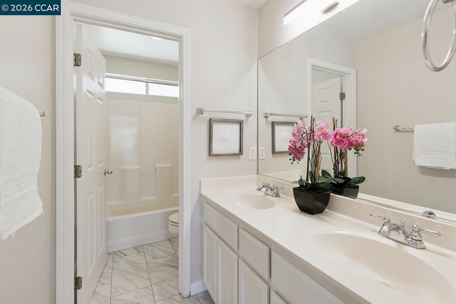 Detail Gallery Image 27 of 35 For 592 Ross Circle, Martinez,  CA 94553 - 5 Beds | 3 Baths