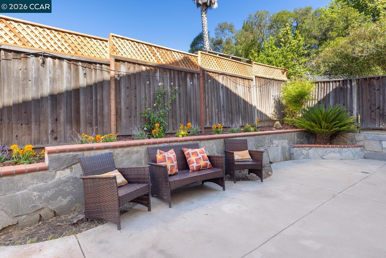 Detail Gallery Image 31 of 35 For 592 Ross Circle, Martinez,  CA 94553 - 5 Beds | 3 Baths