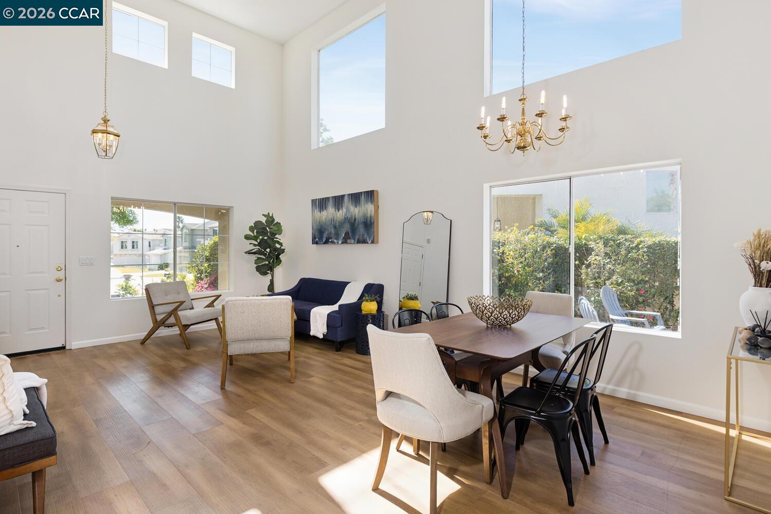 Detail Gallery Image 7 of 35 For 592 Ross Circle, Martinez,  CA 94553 - 5 Beds | 3 Baths