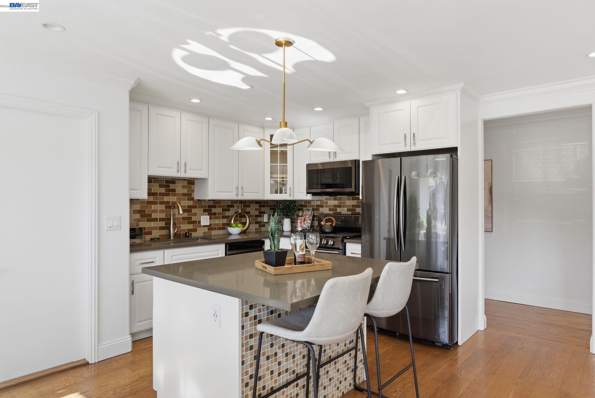 Detail Gallery Image 7 of 51 For 12 Jacinto Lane, South San Francisco,  CA 94080-4138 - 3 Beds | 2 Baths