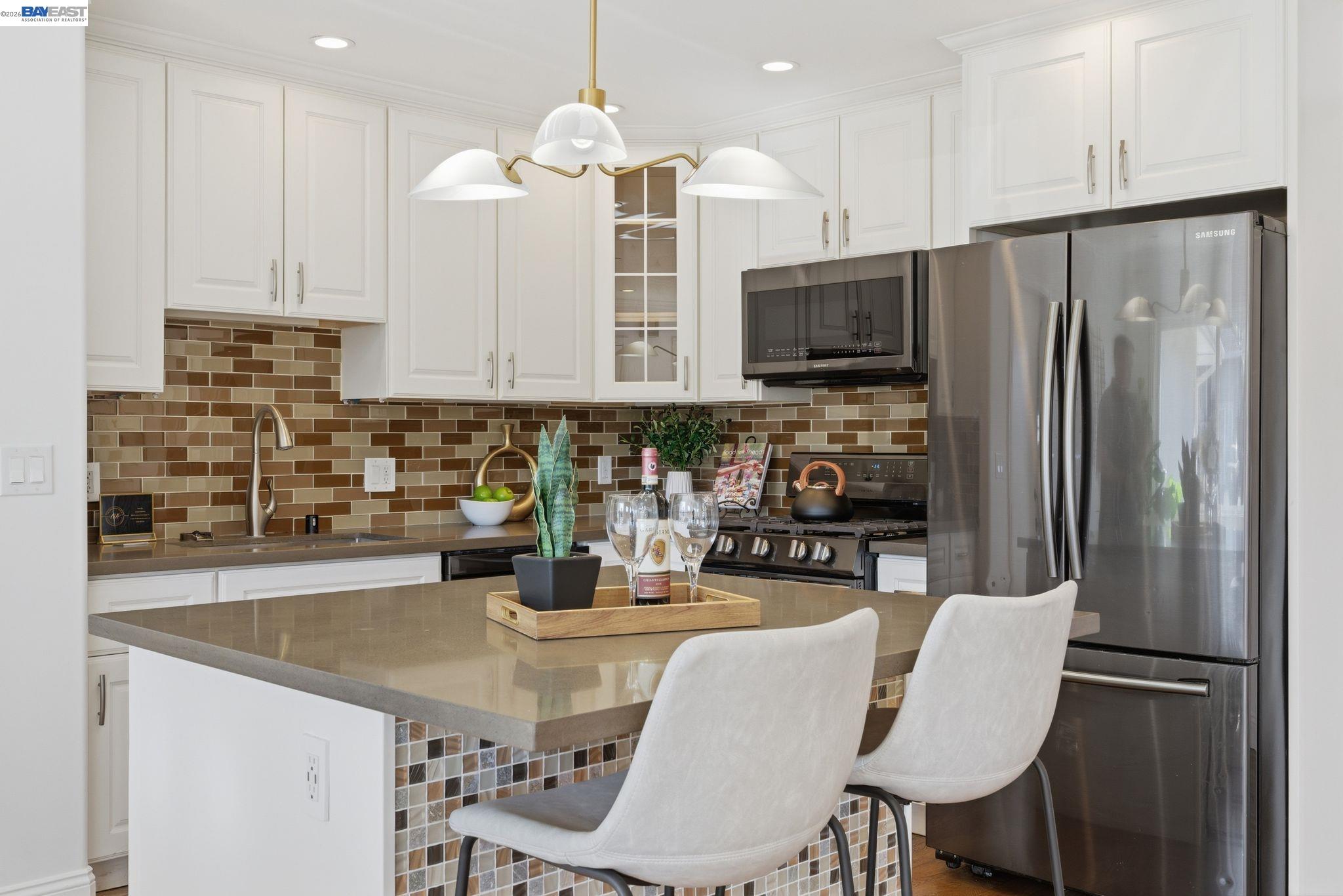 Detail Gallery Image 10 of 51 For 12 Jacinto Lane, South San Francisco,  CA 94080-4138 - 3 Beds | 2 Baths