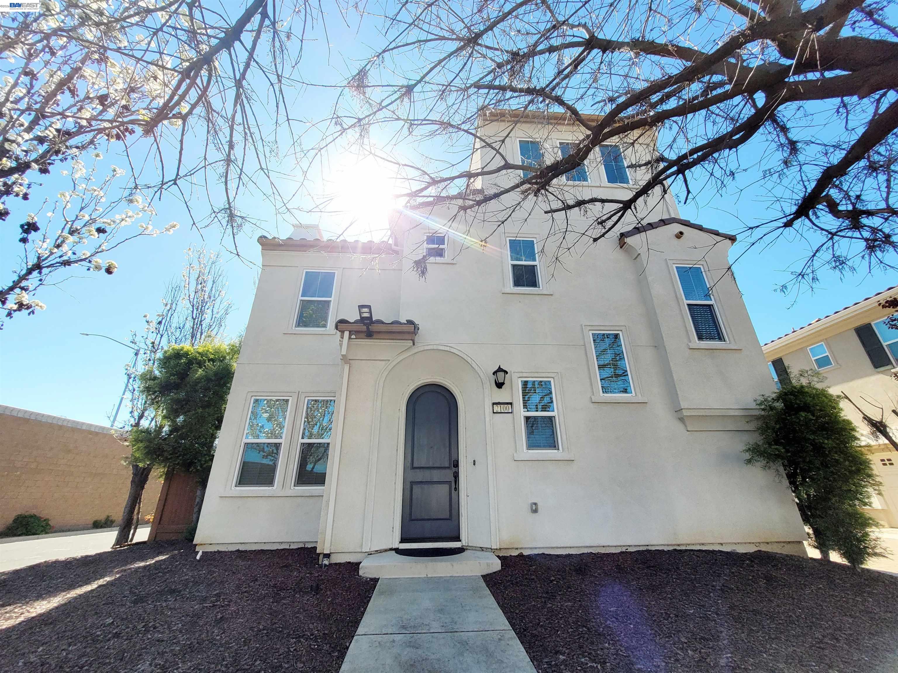 Detail Gallery Image 2 of 31 For 2100 Carrara St, Brentwood,  CA 94513 - 4 Beds | 2/1 Baths