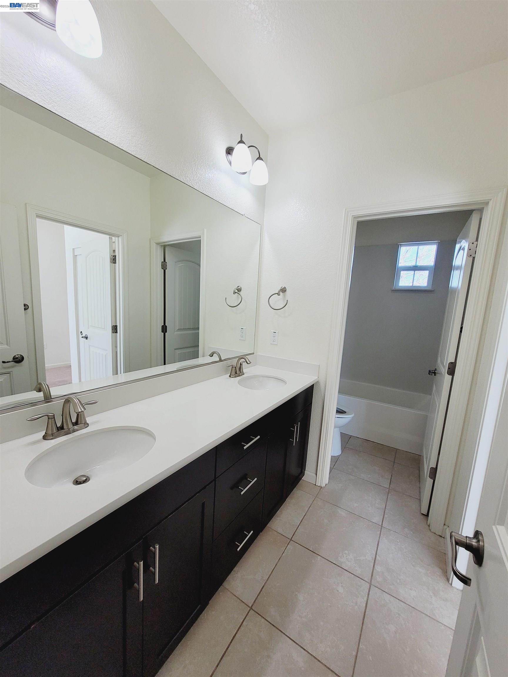 Detail Gallery Image 19 of 31 For 2100 Carrara St, Brentwood,  CA 94513 - 4 Beds | 2/1 Baths