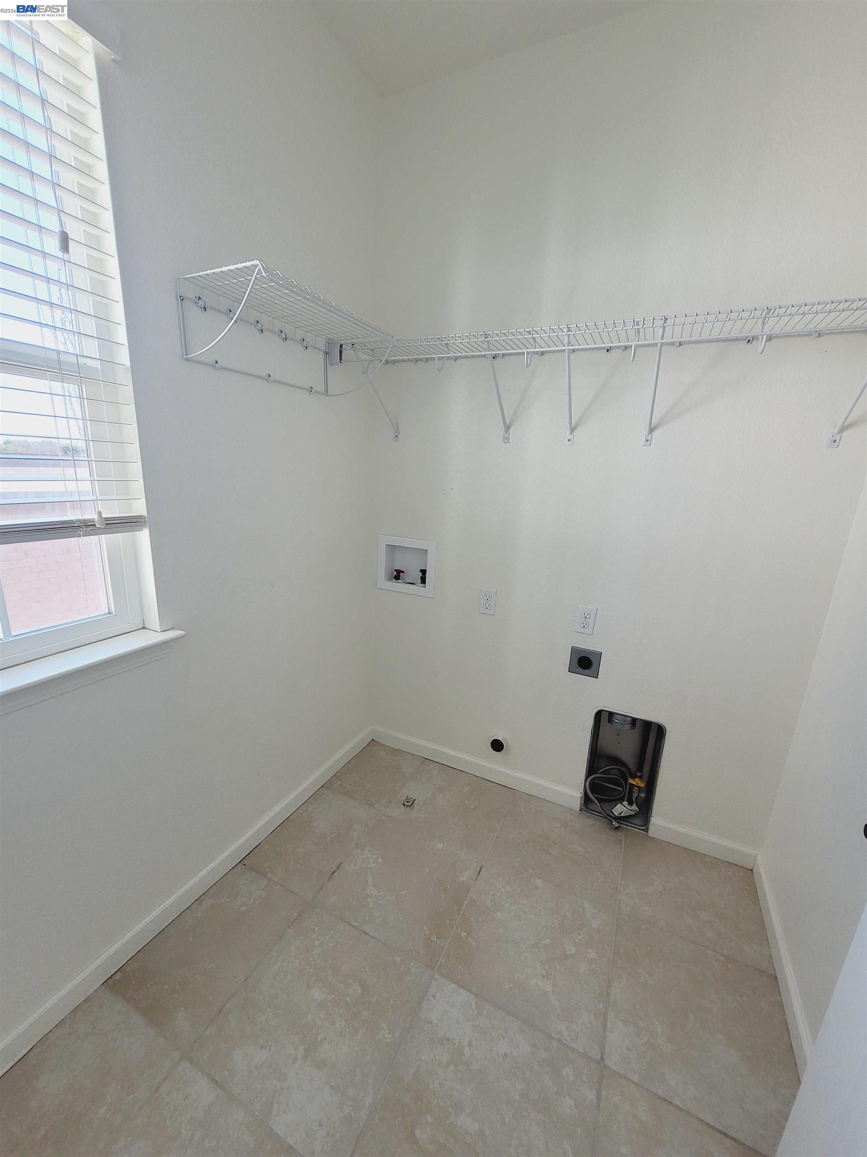 Detail Gallery Image 24 of 31 For 2100 Carrara St, Brentwood,  CA 94513 - 4 Beds | 2/1 Baths