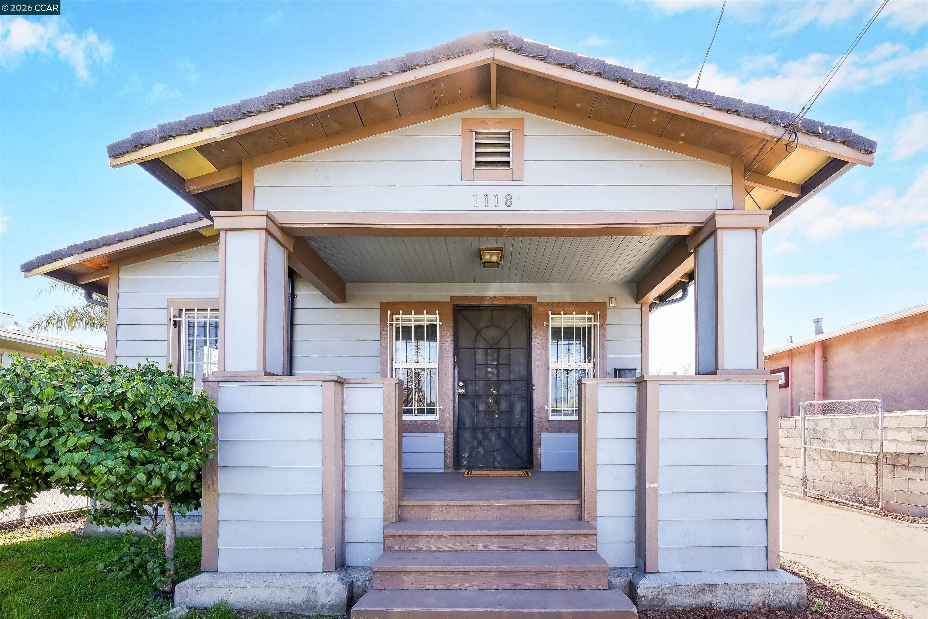 Detail Gallery Image 2 of 43 For 1118 75th Ave, Oakland,  CA 94621 - 2 Beds | 1 Baths