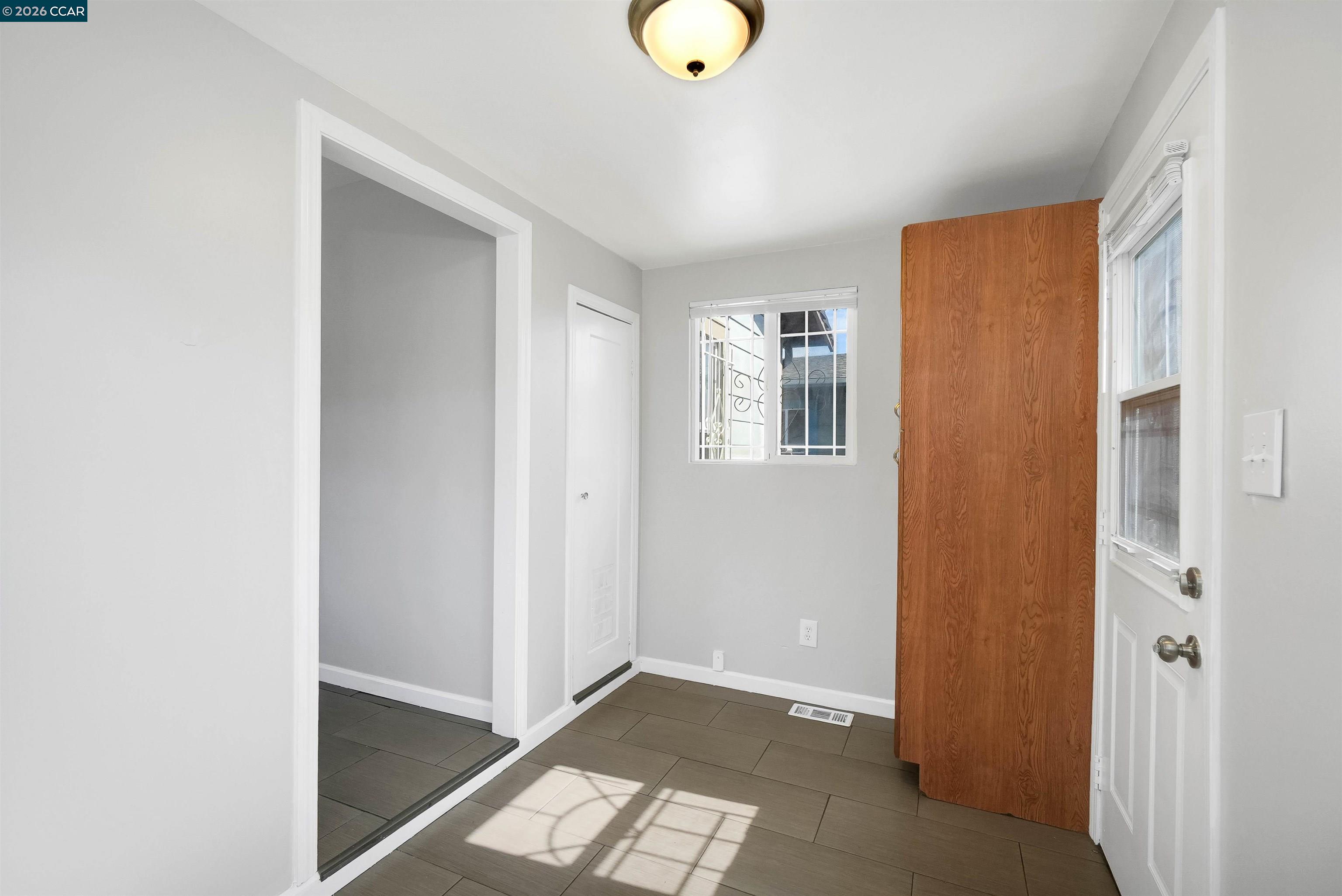 Detail Gallery Image 12 of 43 For 1118 75th Ave, Oakland,  CA 94621 - 2 Beds | 1 Baths