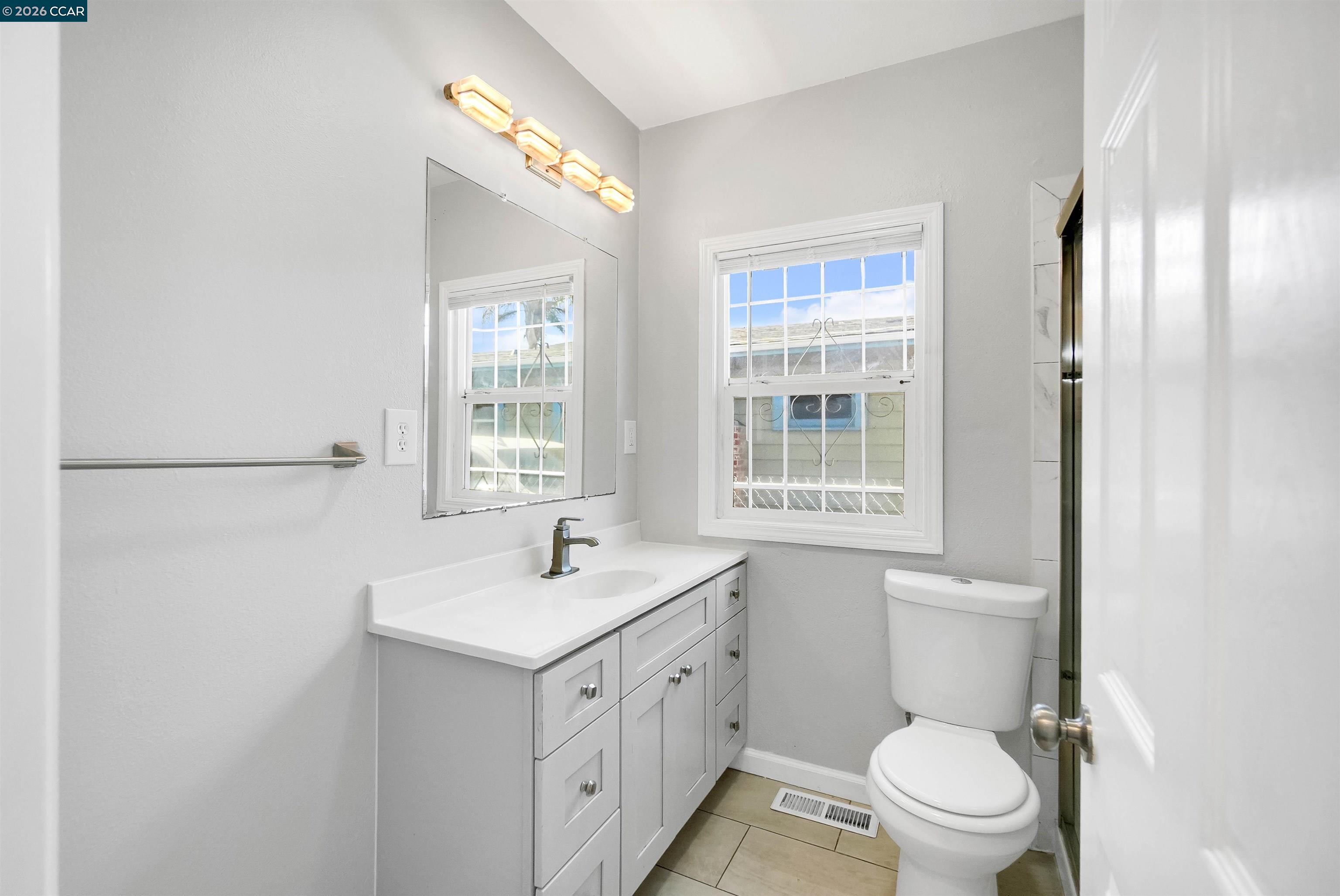 Detail Gallery Image 17 of 43 For 1118 75th Ave, Oakland,  CA 94621 - 2 Beds | 1 Baths