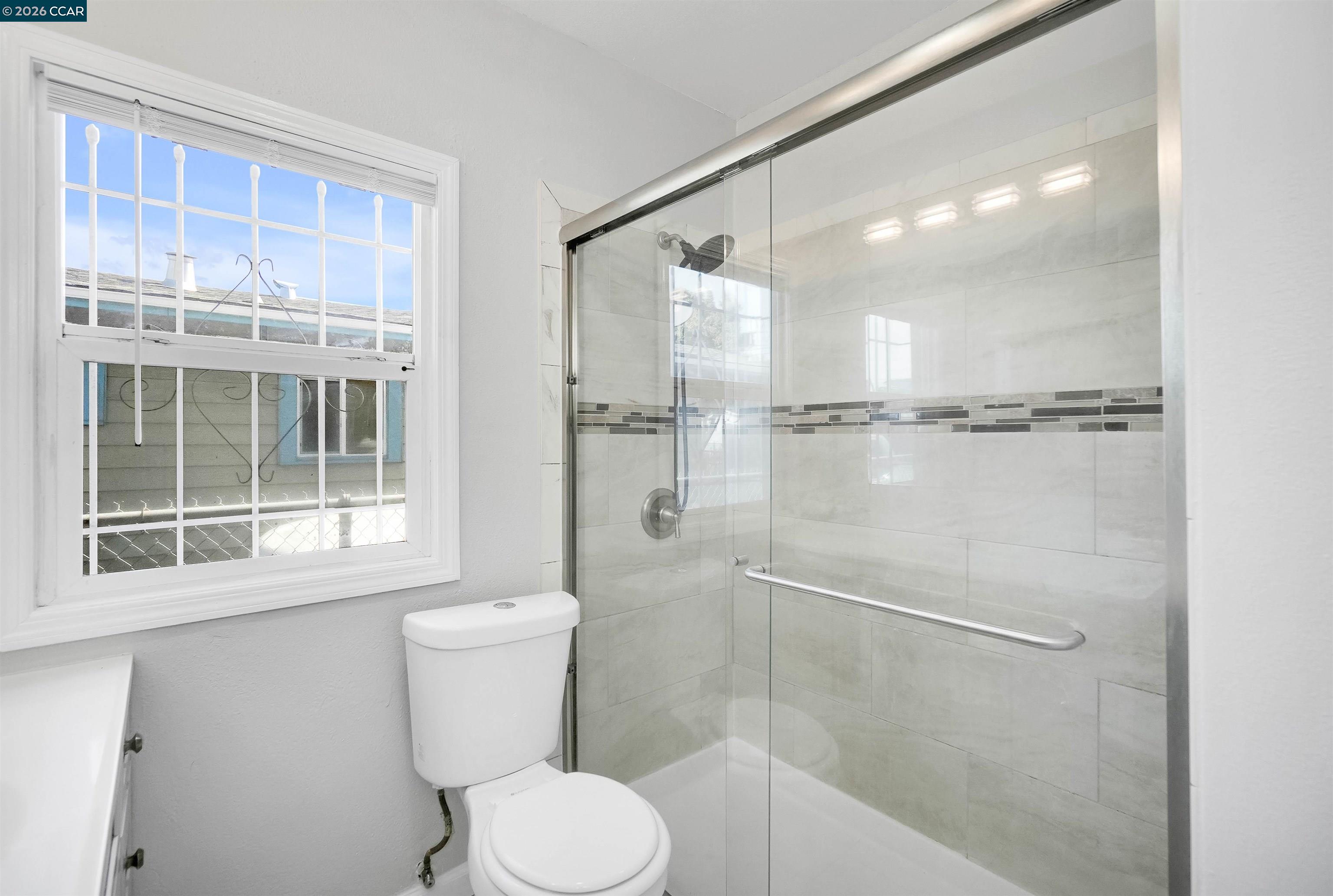 Detail Gallery Image 23 of 43 For 1118 75th Ave, Oakland,  CA 94621 - 2 Beds | 1 Baths