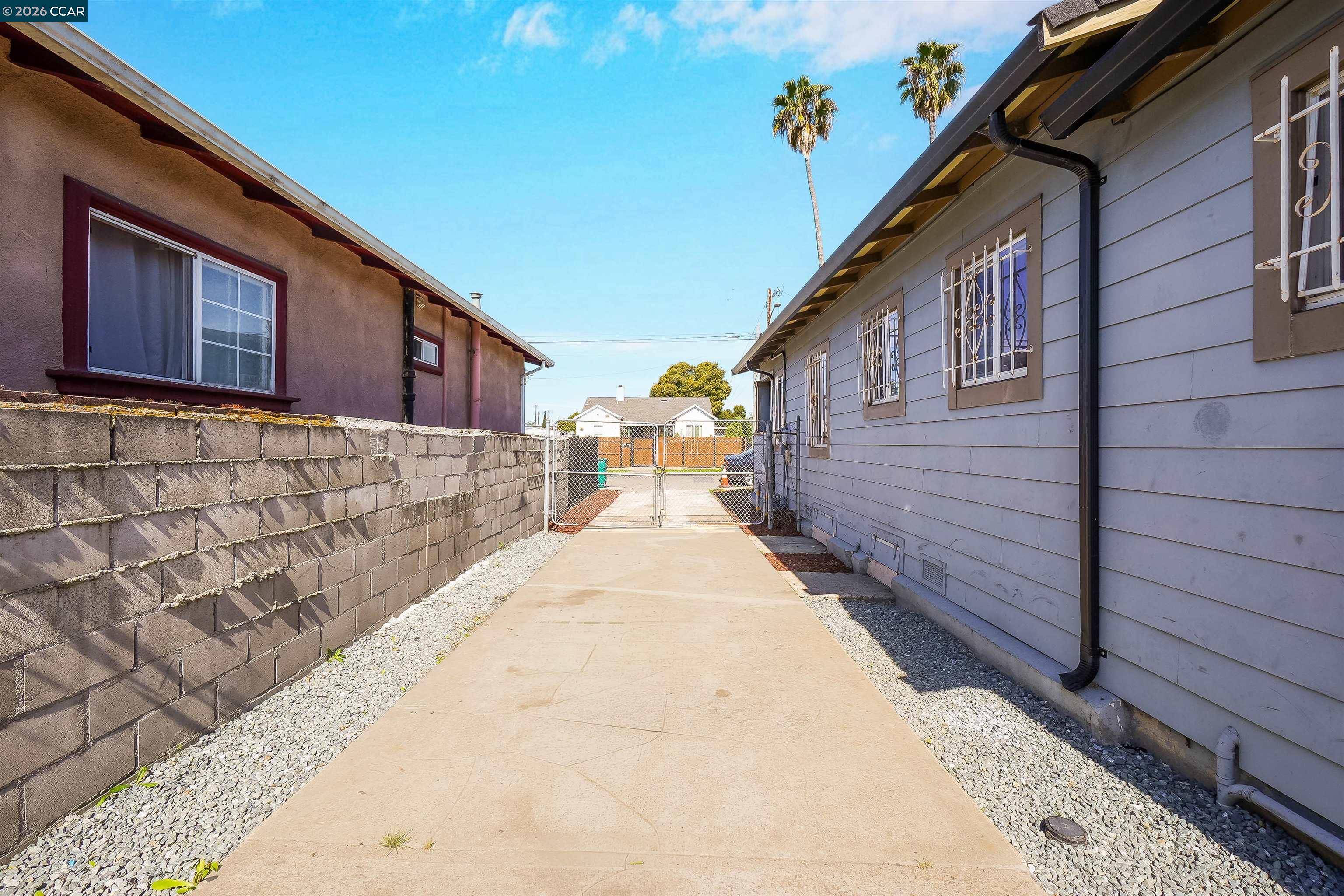 Detail Gallery Image 36 of 43 For 1118 75th Ave, Oakland,  CA 94621 - 2 Beds | 1 Baths