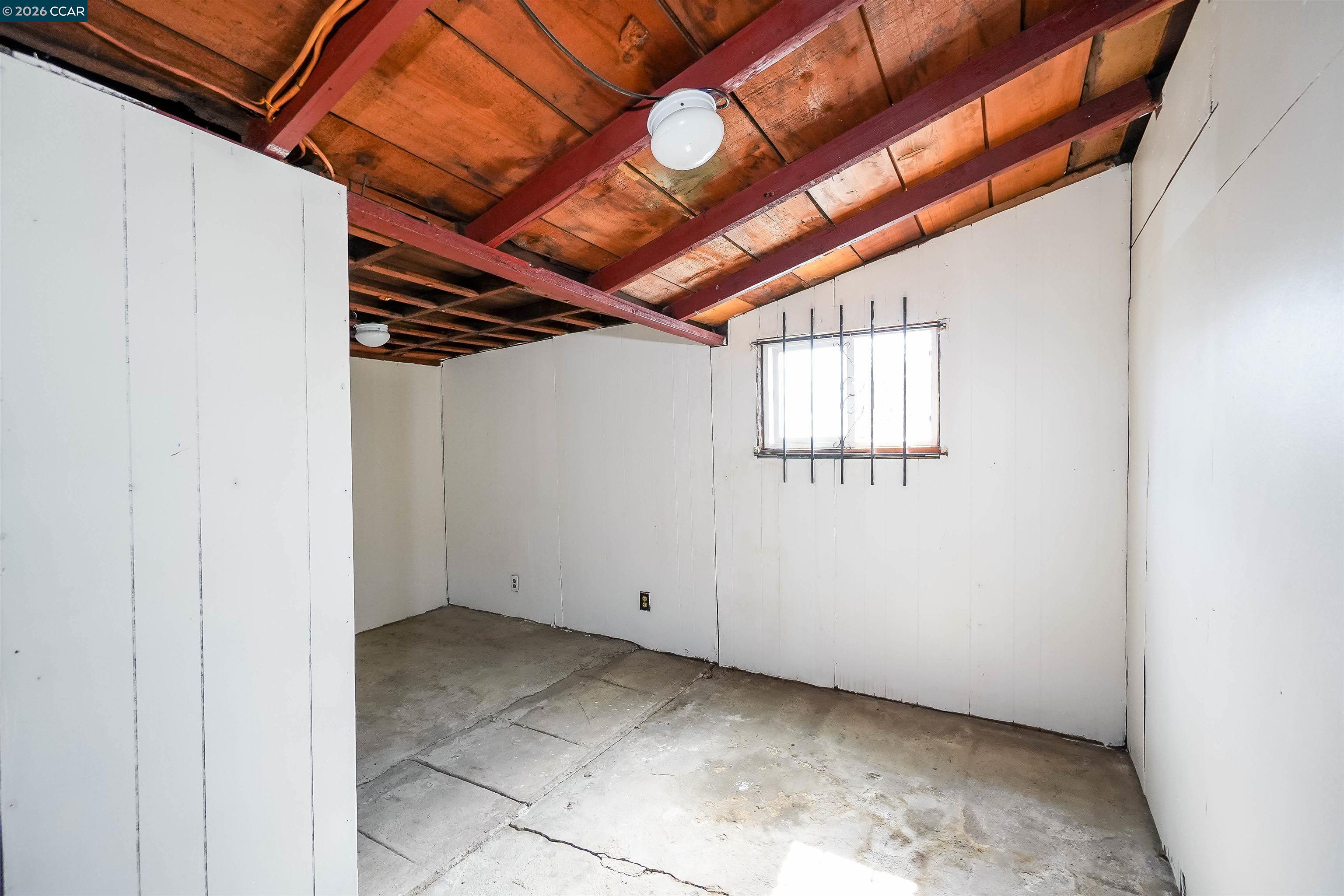 Detail Gallery Image 37 of 43 For 1118 75th Ave, Oakland,  CA 94621 - 2 Beds | 1 Baths