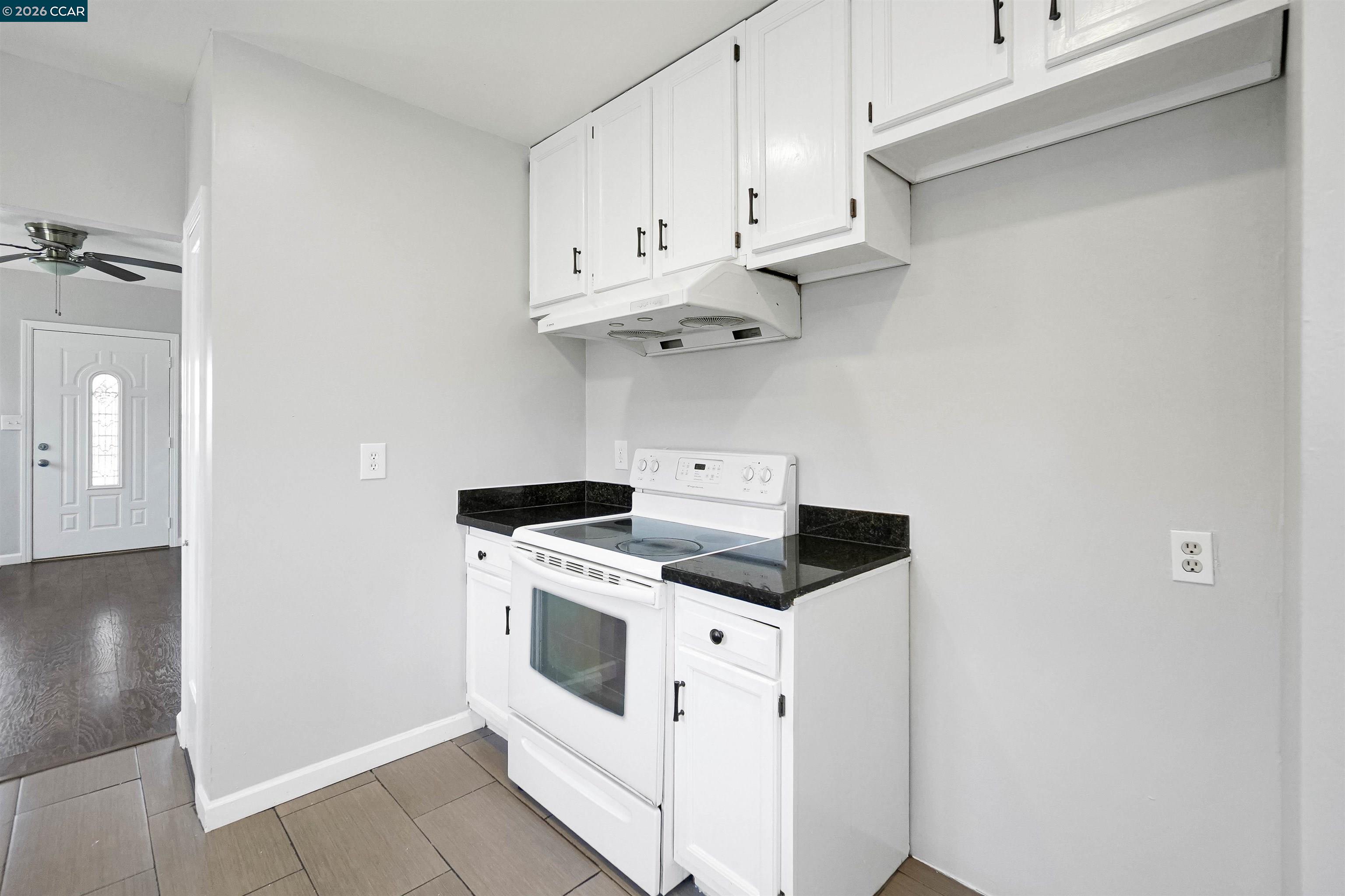Detail Gallery Image 6 of 43 For 1118 75th Ave, Oakland,  CA 94621 - 2 Beds | 1 Baths