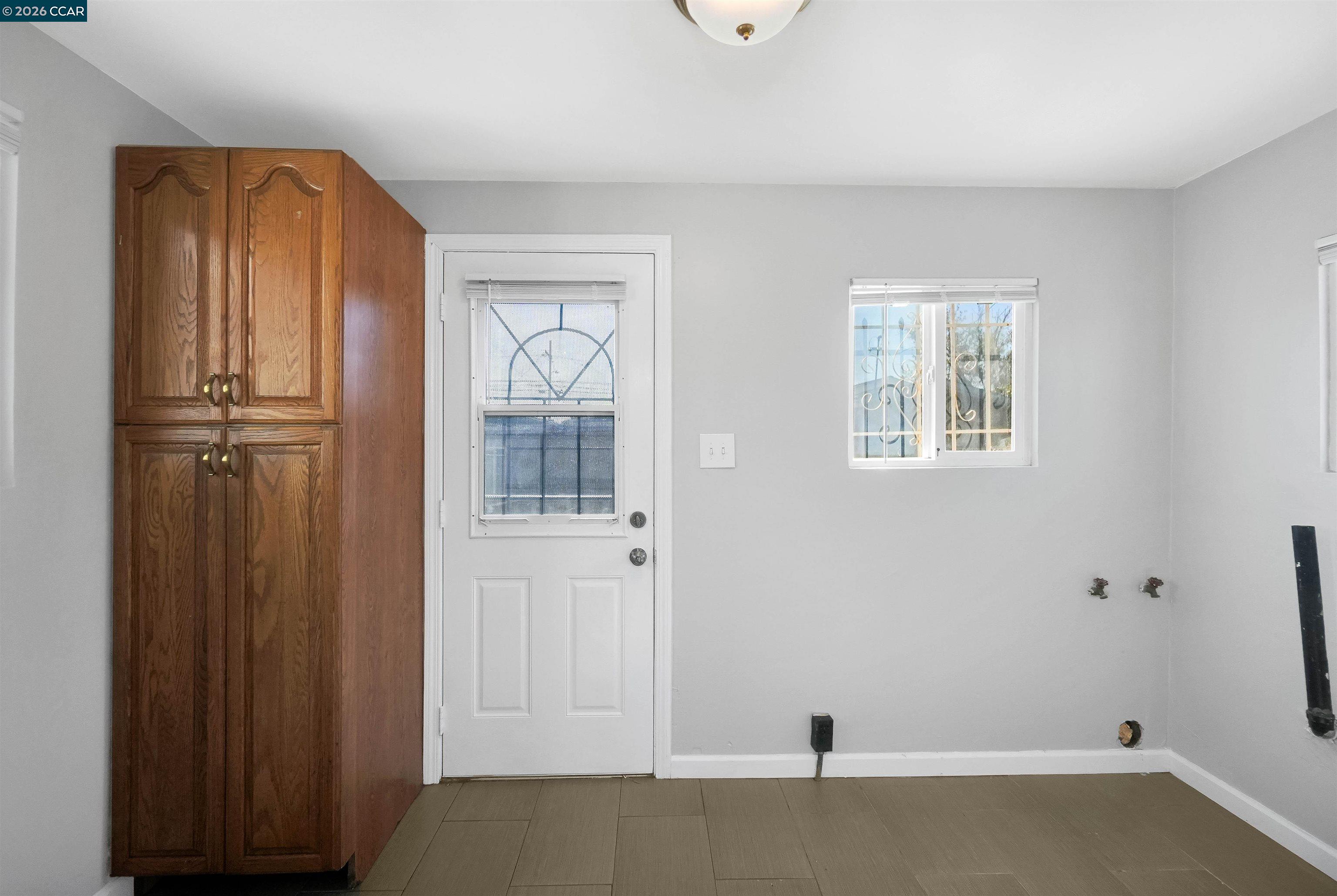 Detail Gallery Image 10 of 43 For 1118 75th Ave, Oakland,  CA 94621 - 2 Beds | 1 Baths