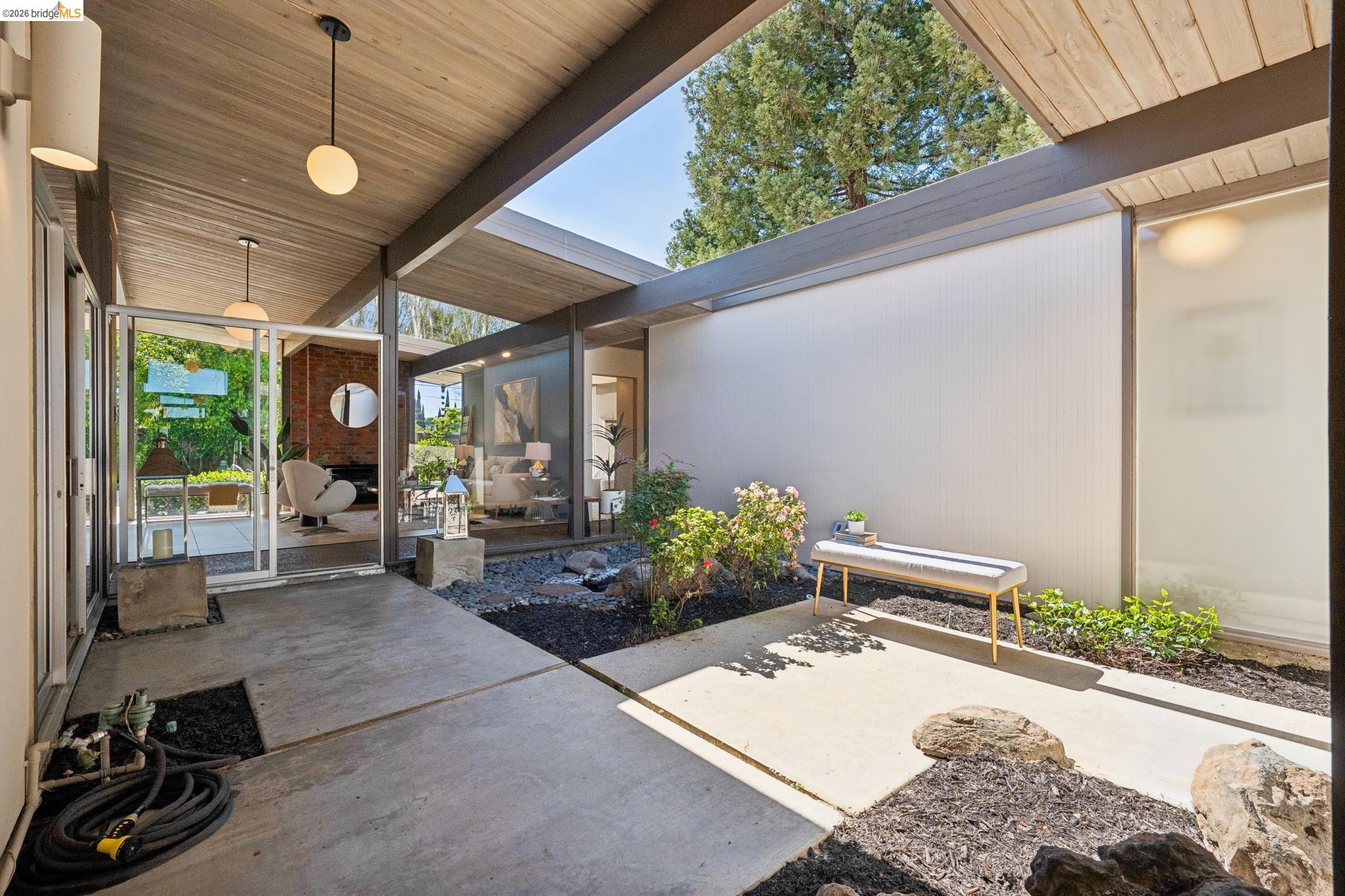 Detail Gallery Image 4 of 60 For 3736 Barrington Dr, Concord,  CA 94518 - 4 Beds | 2 Baths