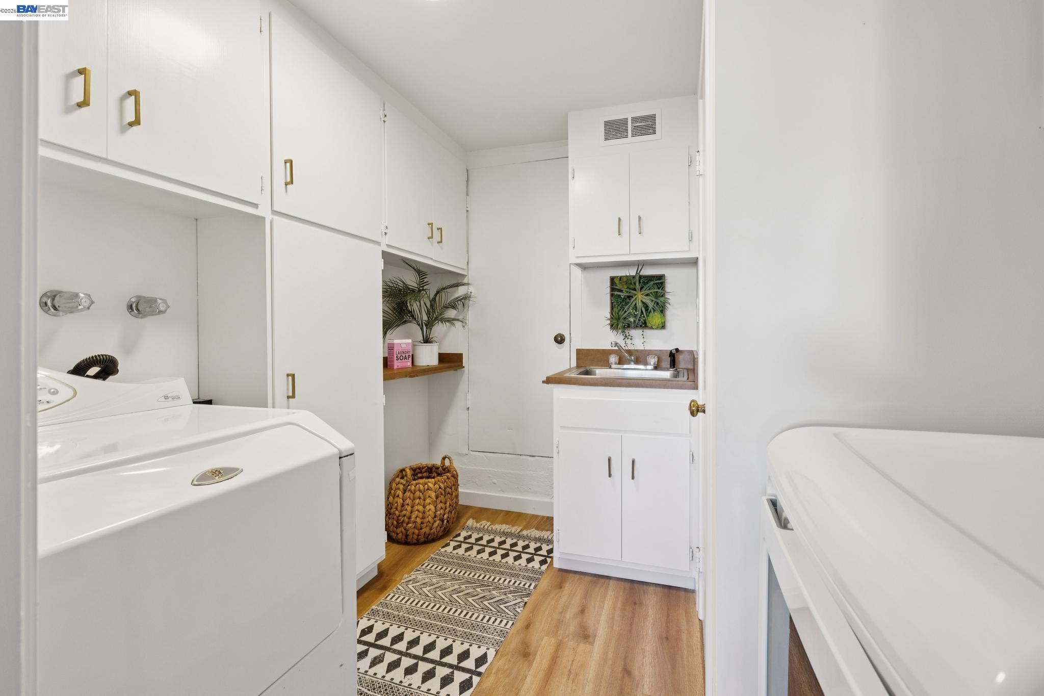Detail Gallery Image 31 of 42 For 777 Cragmont Avenue, Berkeley,  CA 94708 - 2 Beds | 2/1 Baths