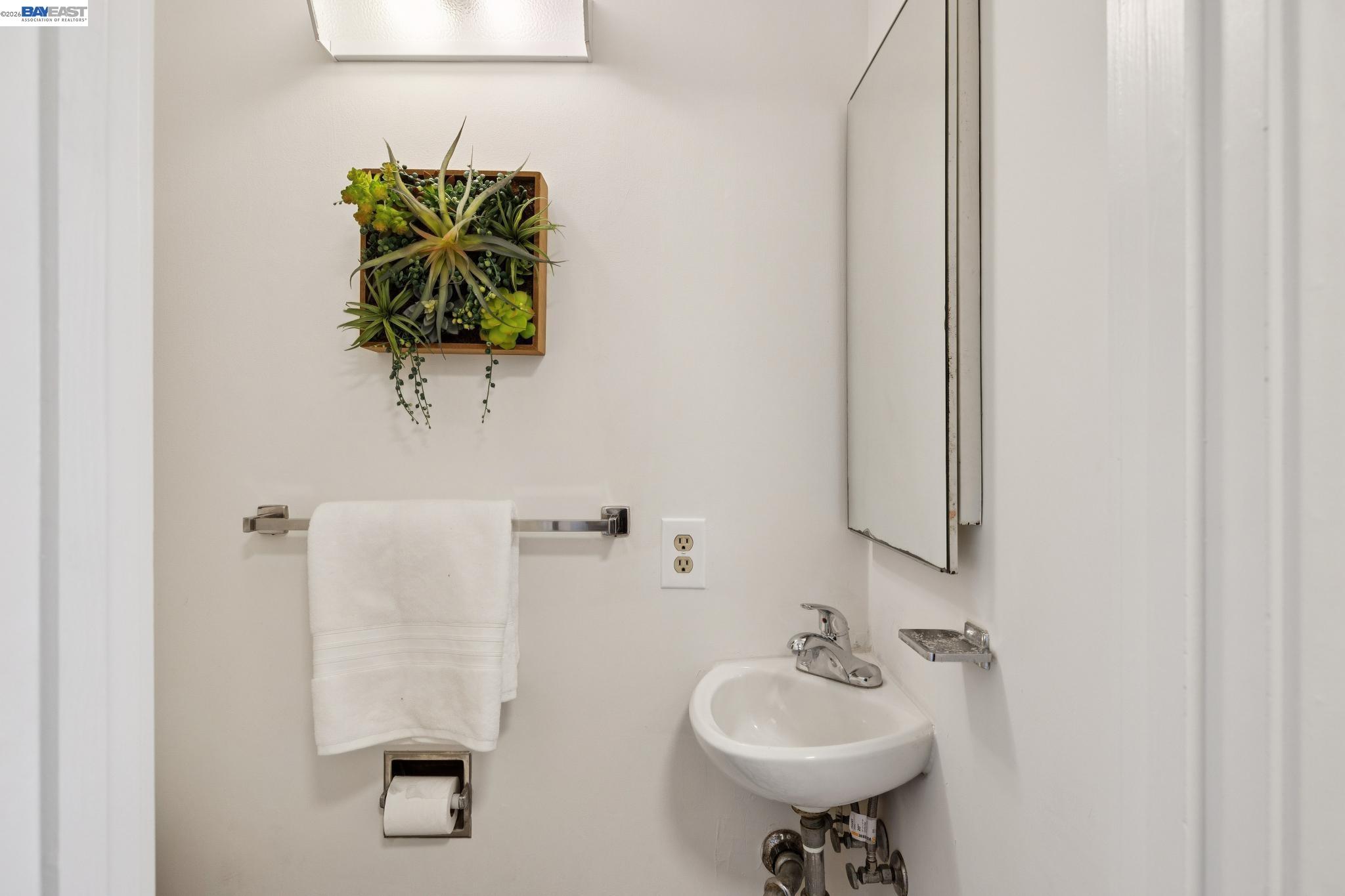 Detail Gallery Image 32 of 42 For 777 Cragmont Avenue, Berkeley,  CA 94708 - 2 Beds | 2/1 Baths