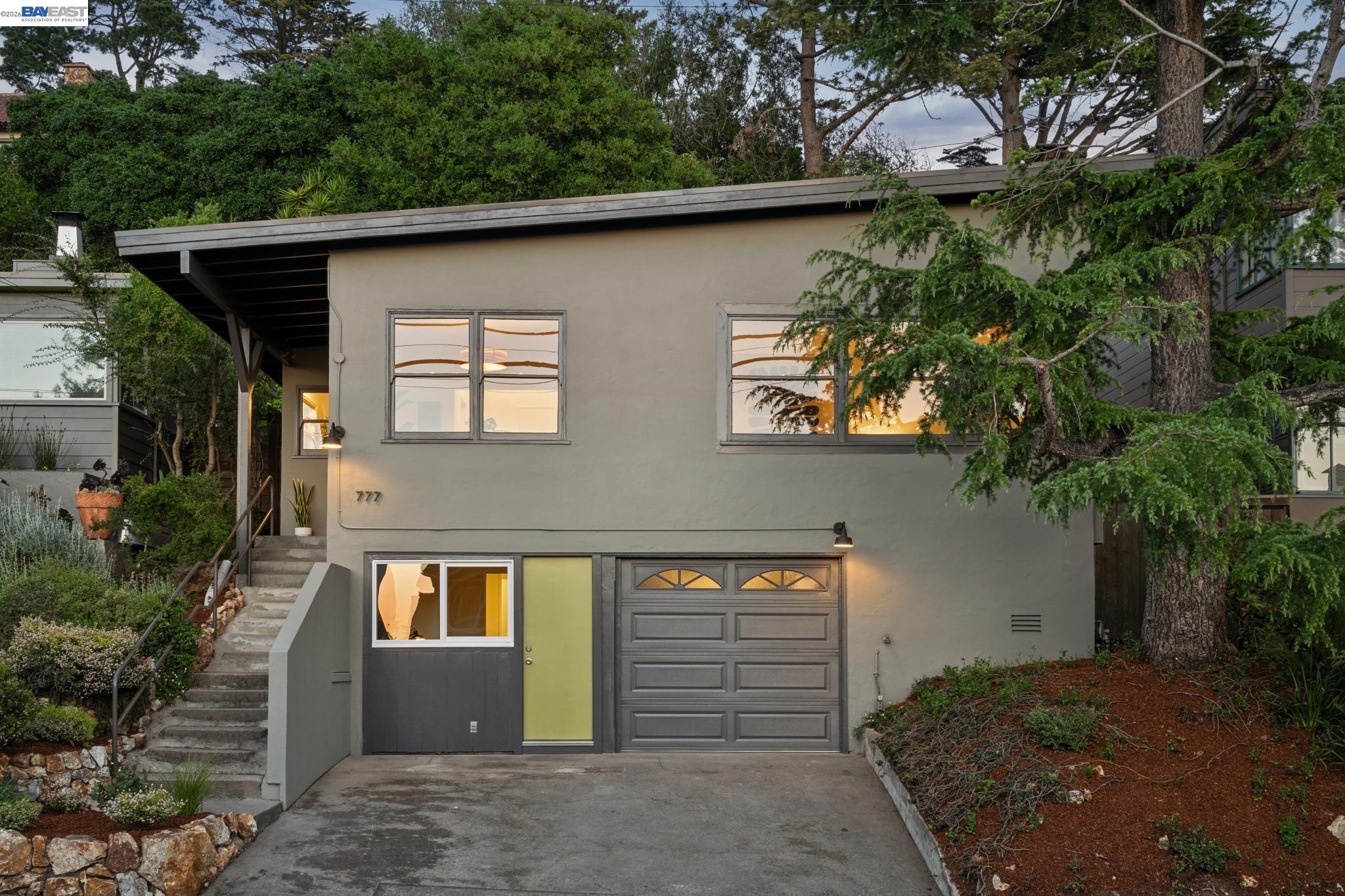 Detail Gallery Image 5 of 42 For 777 Cragmont Avenue, Berkeley,  CA 94708 - 2 Beds | 2/1 Baths
