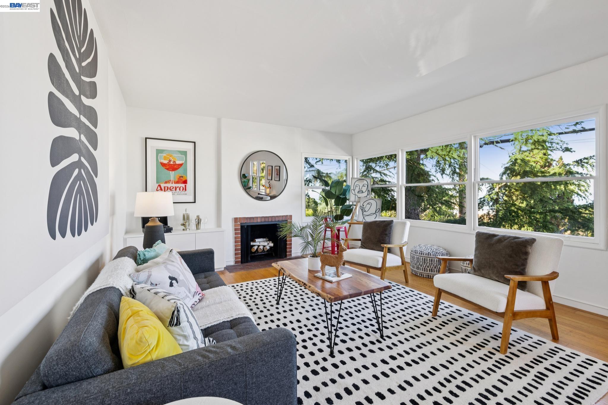 Detail Gallery Image 8 of 42 For 777 Cragmont Avenue, Berkeley,  CA 94708 - 2 Beds | 2/1 Baths