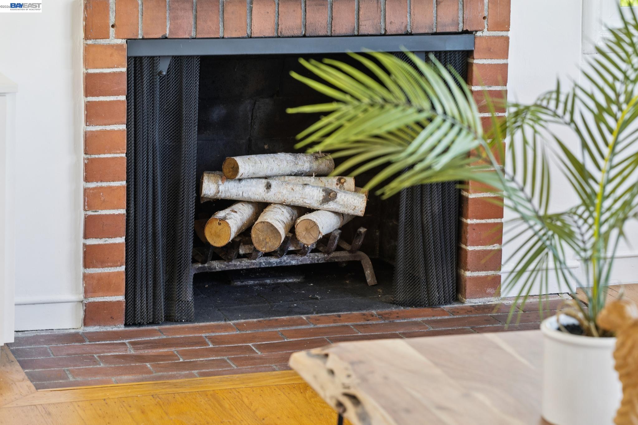 Detail Gallery Image 10 of 42 For 777 Cragmont Avenue, Berkeley,  CA 94708 - 2 Beds | 2/1 Baths