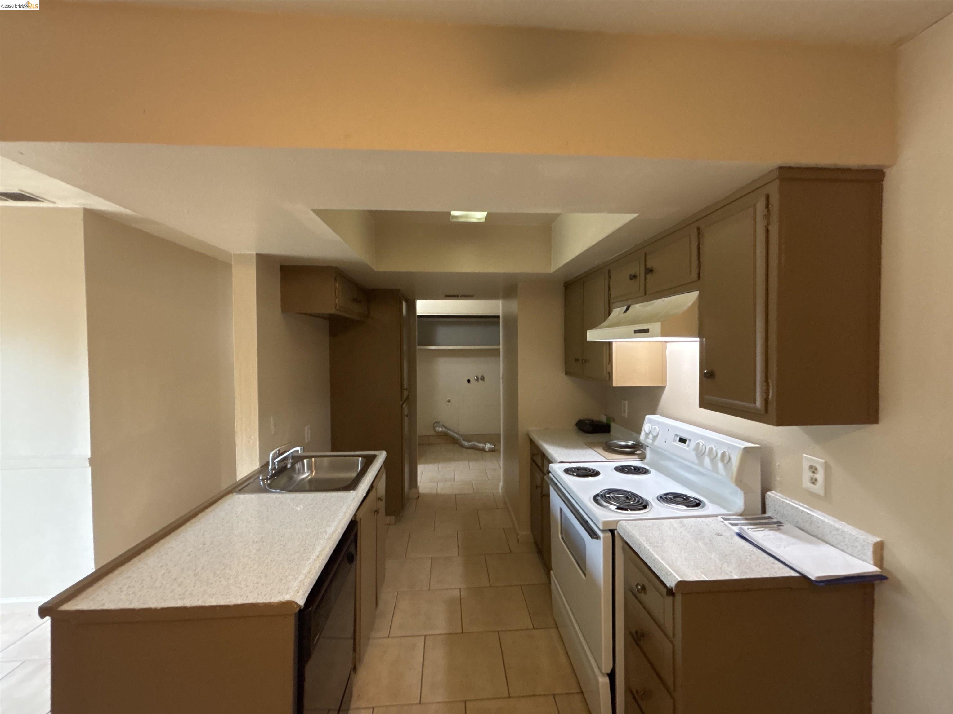 Detail Gallery Image 16 of 18 For 6937 Sumter Quay Circle, Stockton,  CA 95219-9999 - 3 Beds | 2 Baths