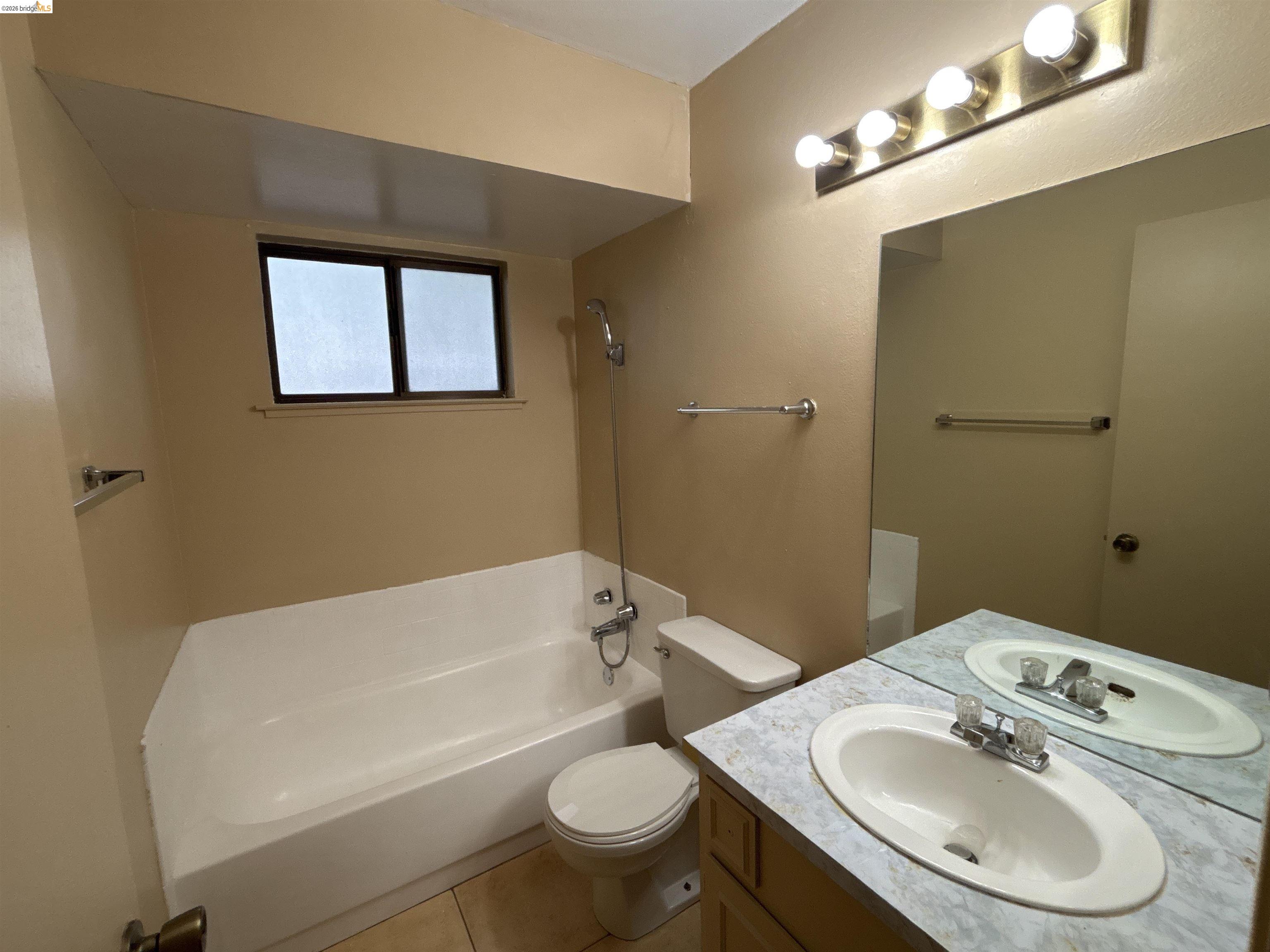 Detail Gallery Image 8 of 18 For 6937 Sumter Quay Circle, Stockton,  CA 95219-9999 - 3 Beds | 2 Baths