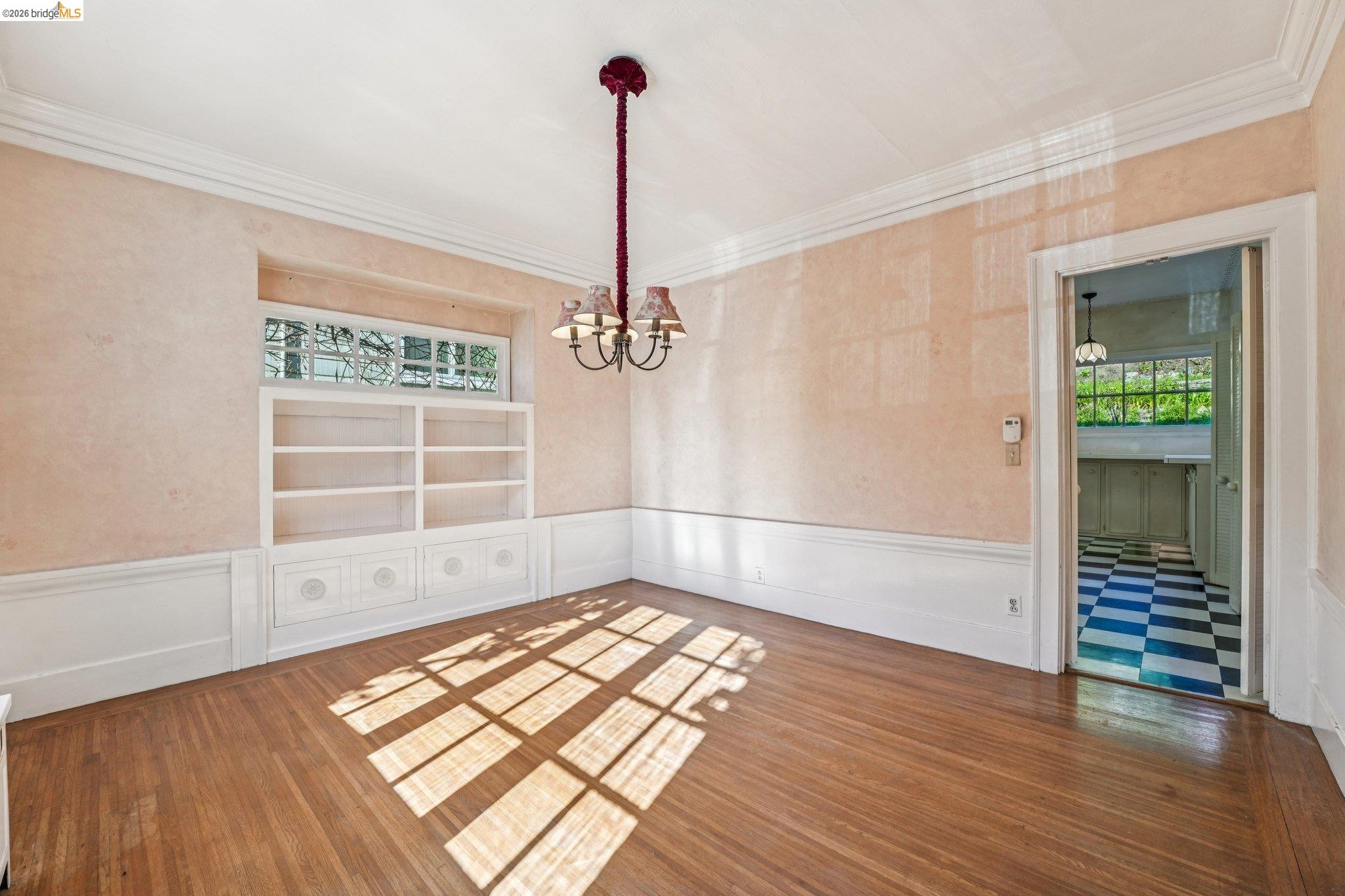 Detail Gallery Image 12 of 49 For 618 Boulevard Way, Piedmont,  CA 94610 - 4 Beds | 1 Baths