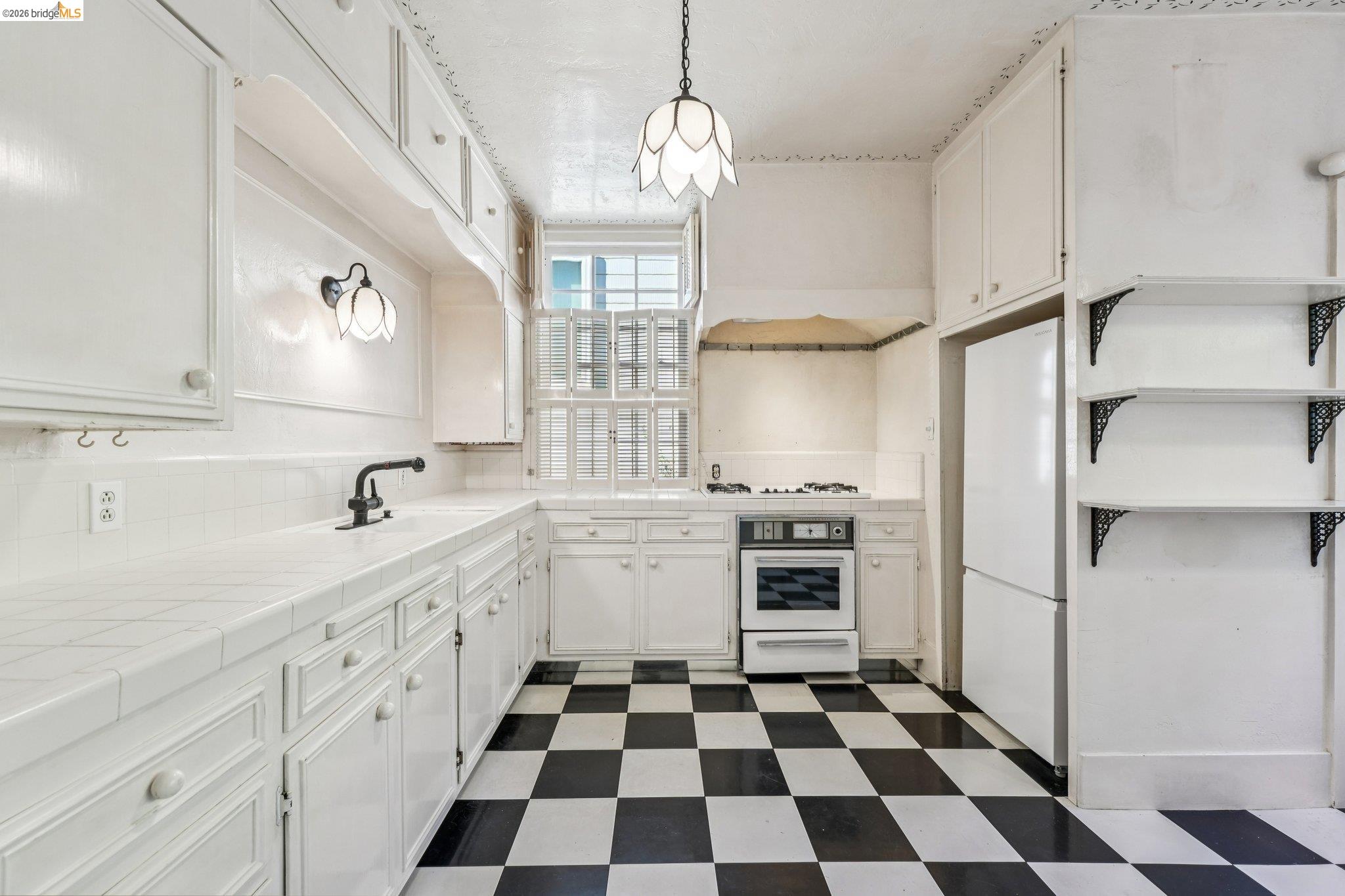 Detail Gallery Image 13 of 49 For 618 Boulevard Way, Piedmont,  CA 94610 - 4 Beds | 1 Baths