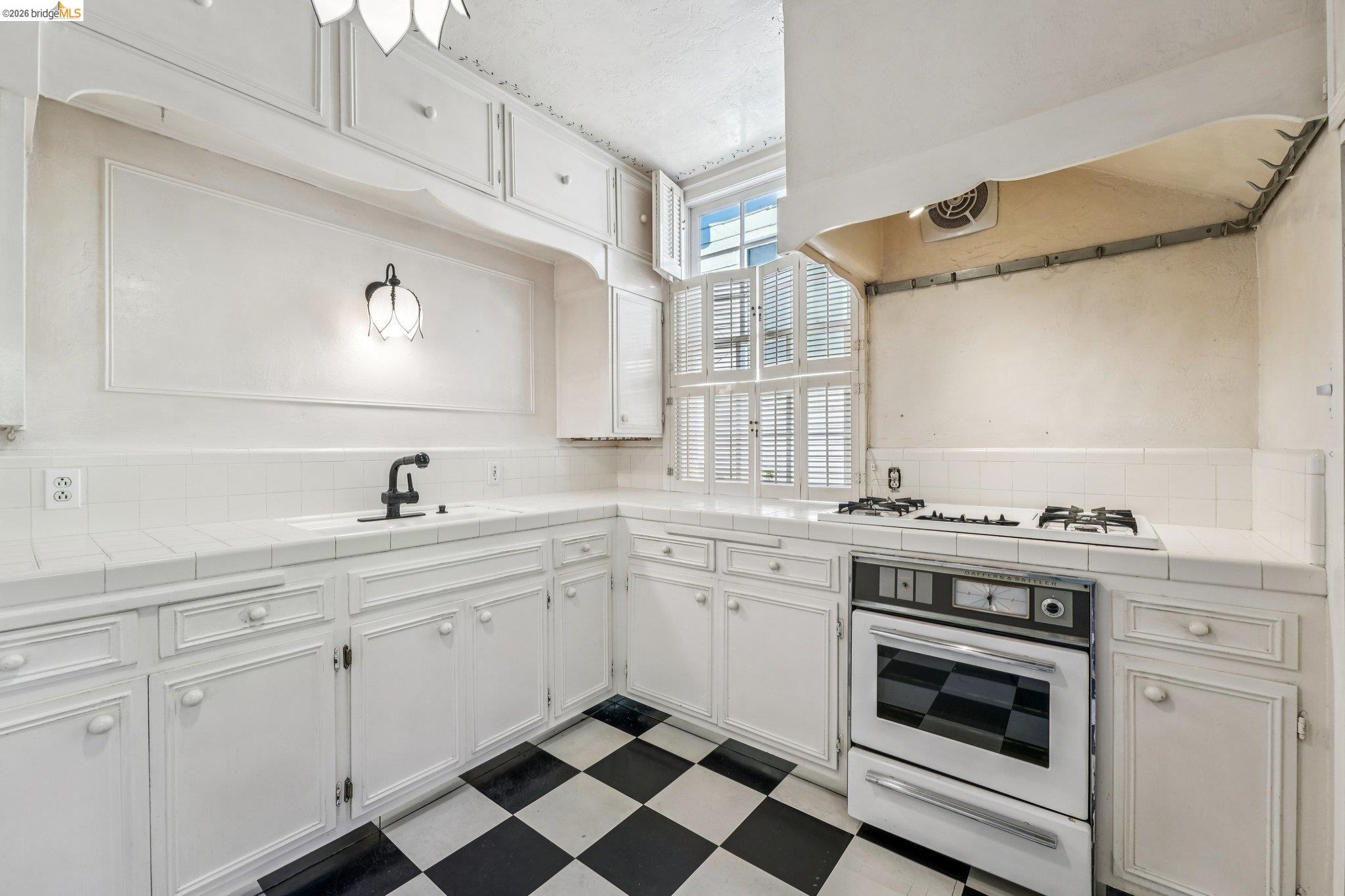 Detail Gallery Image 14 of 49 For 618 Boulevard Way, Piedmont,  CA 94610 - 4 Beds | 1 Baths