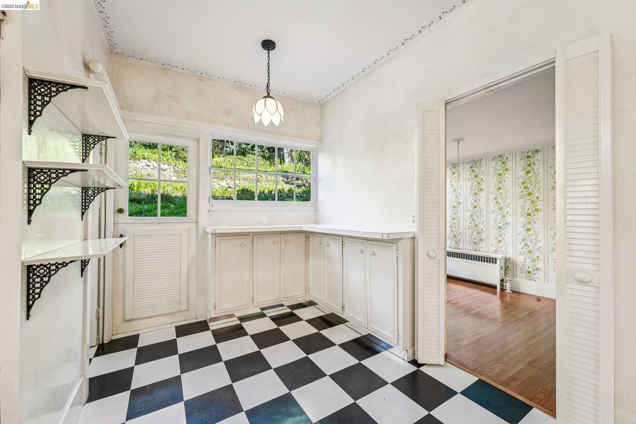 Detail Gallery Image 16 of 49 For 618 Boulevard Way, Piedmont,  CA 94610 - 4 Beds | 1 Baths