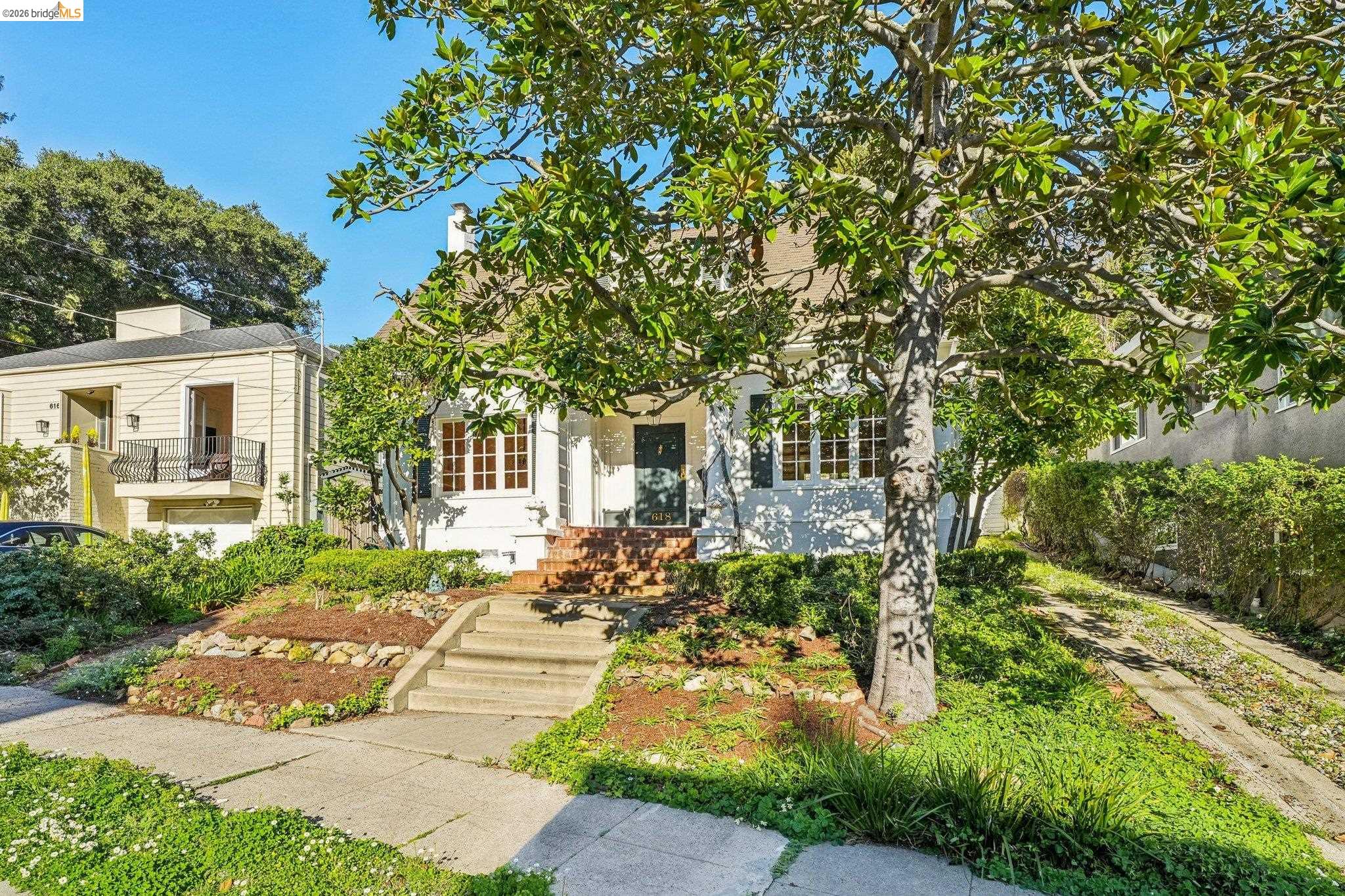 Detail Gallery Image 3 of 49 For 618 Boulevard Way, Piedmont,  CA 94610 - 4 Beds | 1 Baths