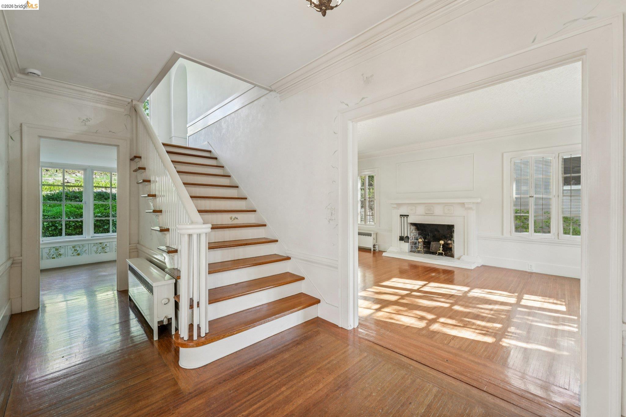 Detail Gallery Image 5 of 49 For 618 Boulevard Way, Piedmont,  CA 94610 - 4 Beds | 1 Baths