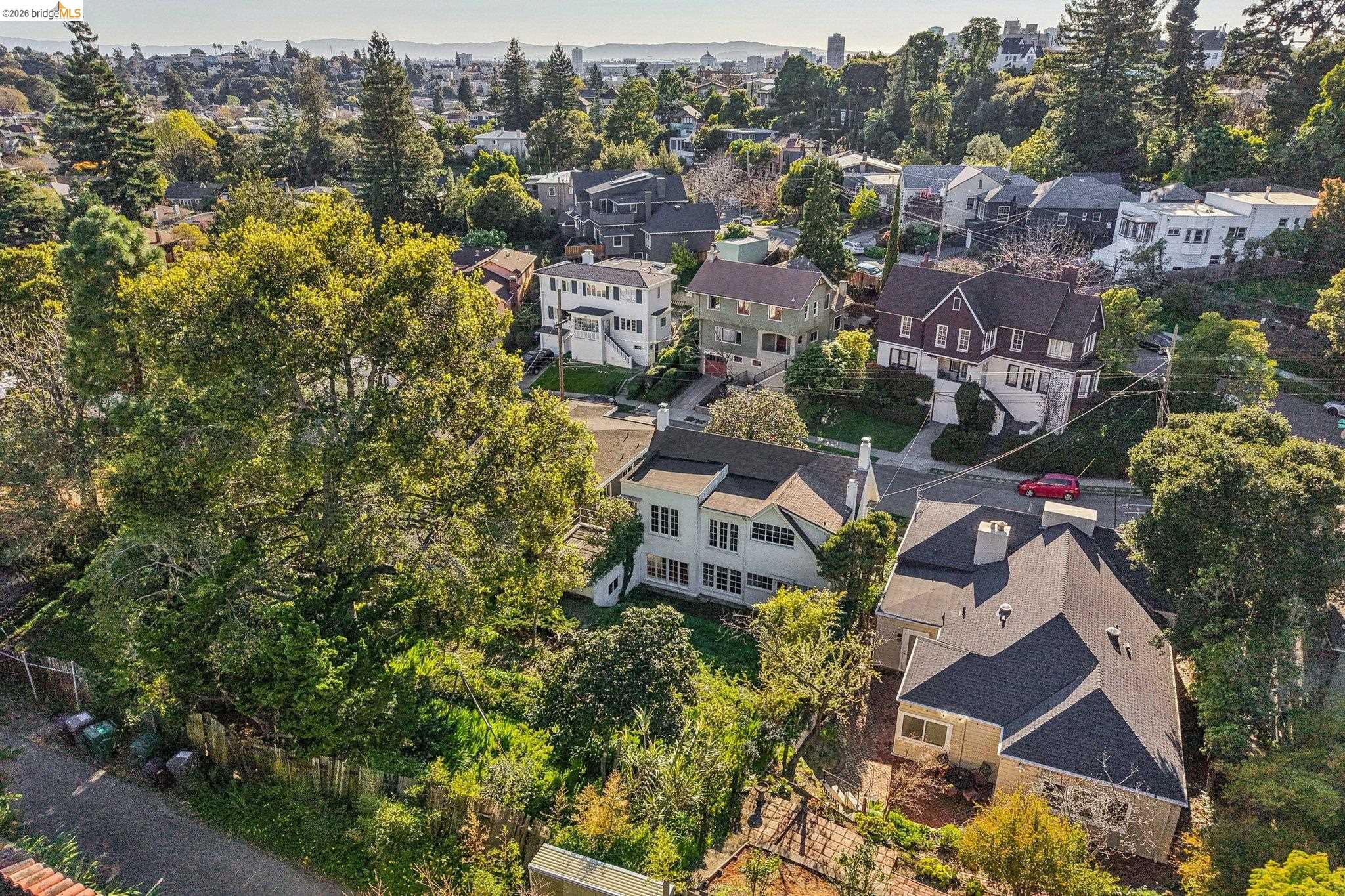 Detail Gallery Image 43 of 49 For 618 Boulevard Way, Piedmont,  CA 94610 - 4 Beds | 1 Baths