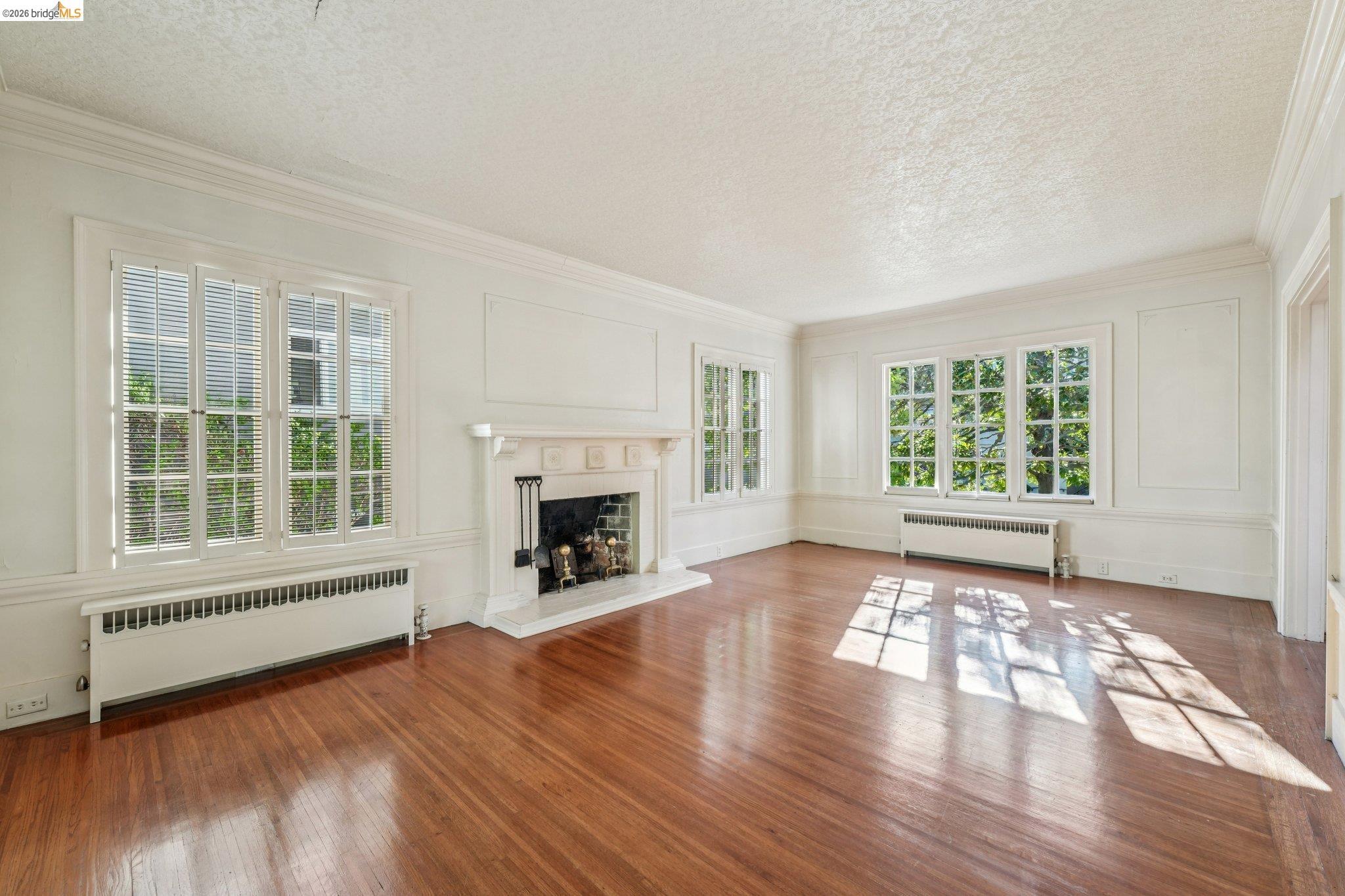 Detail Gallery Image 9 of 49 For 618 Boulevard Way, Piedmont,  CA 94610 - 4 Beds | 1 Baths