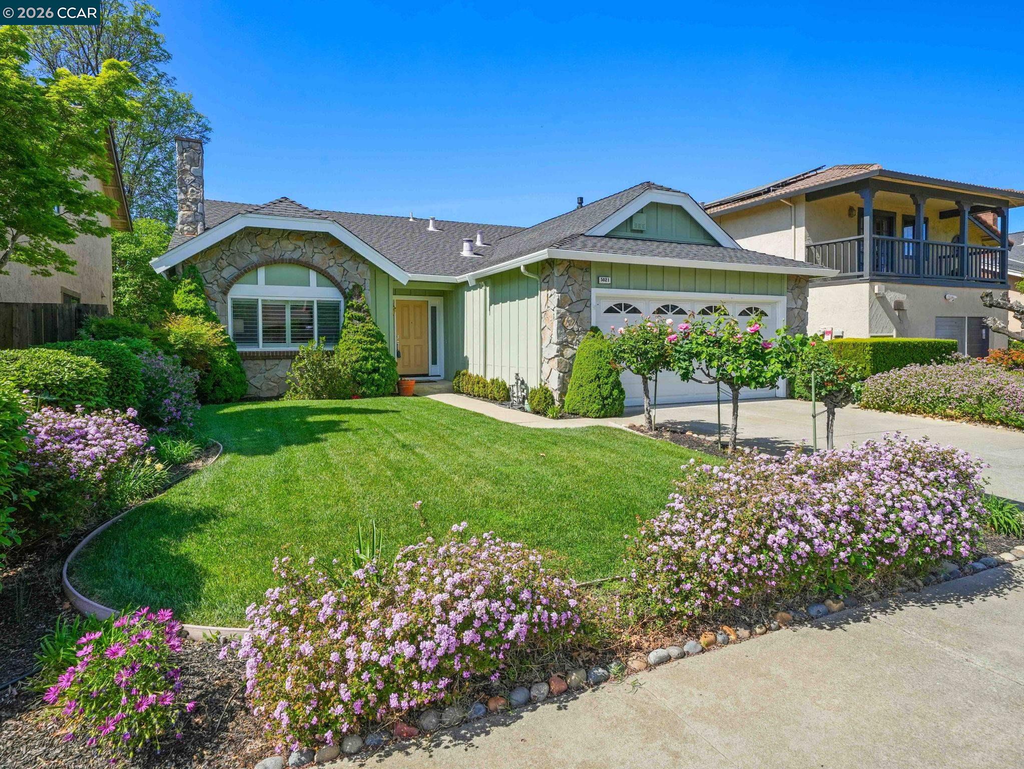 Detail Gallery Image 2 of 35 For 5021 Murchio Dr, Concord,  CA 94521 - 3 Beds | 2 Baths